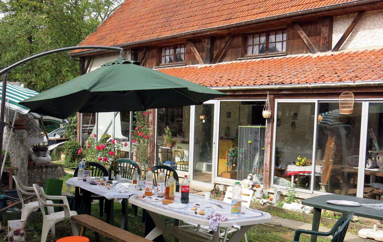 <b>Lagny, septembre 2013.</b> Toute la journée, Francis Bocquet, Betty Delattre et leurs invités n’ont pas lésiné sur l’alcool. 