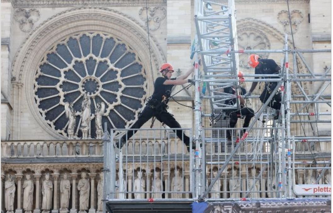 La Ville de Paris veut taxer l'Etablissement public chargé de la rénovation de Notre-Dame, pour l'occupation du chantier. LP/Eric Le Mitouard