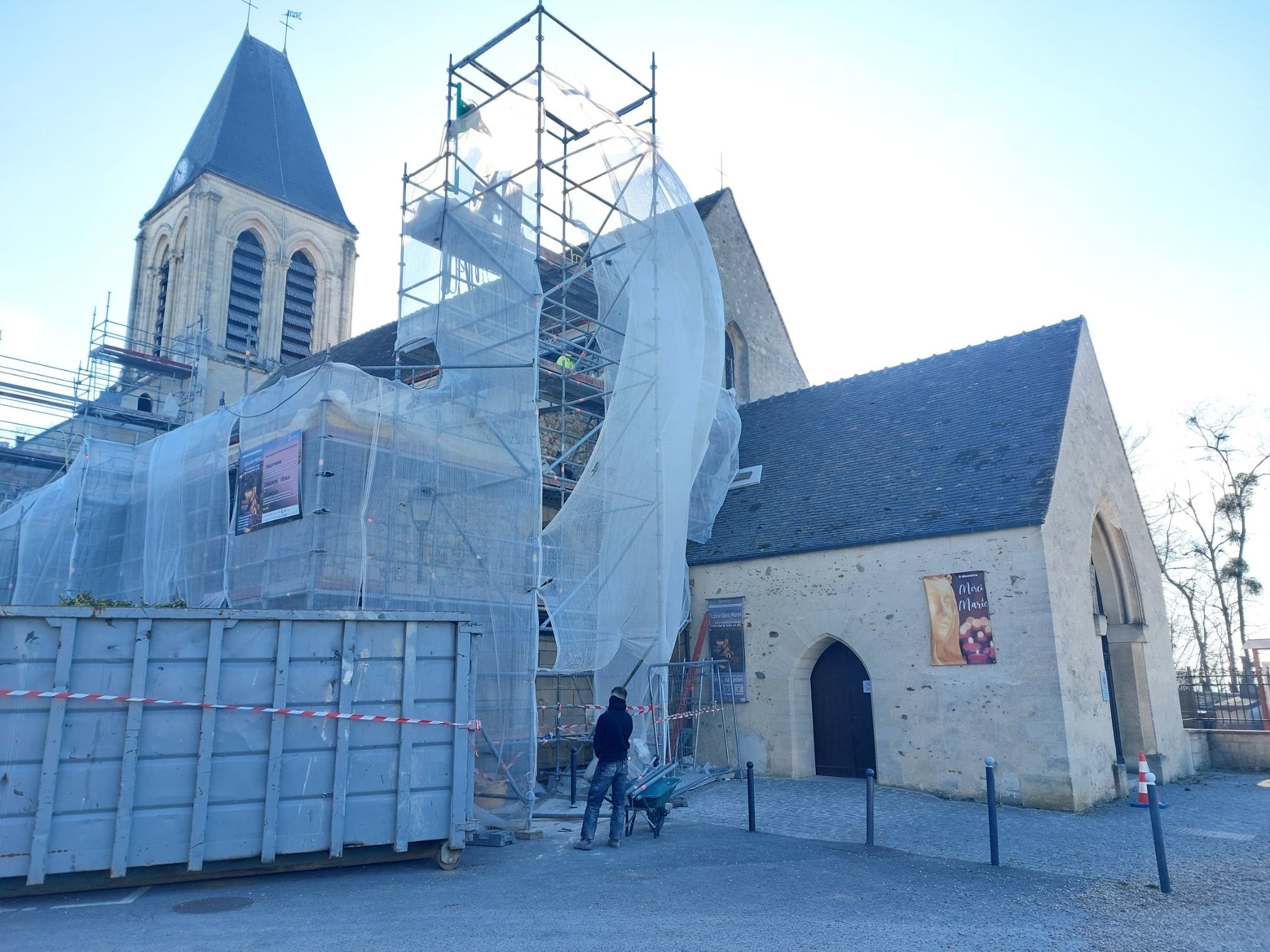 La commune d'Herblay (Val-d'Oise) a lancé la première tranche des travaux de rénovation de l'église Saint-Martin (ici le 28 février) en septembre 2022. Ils doivent se terminer en mai. LP/T.C.