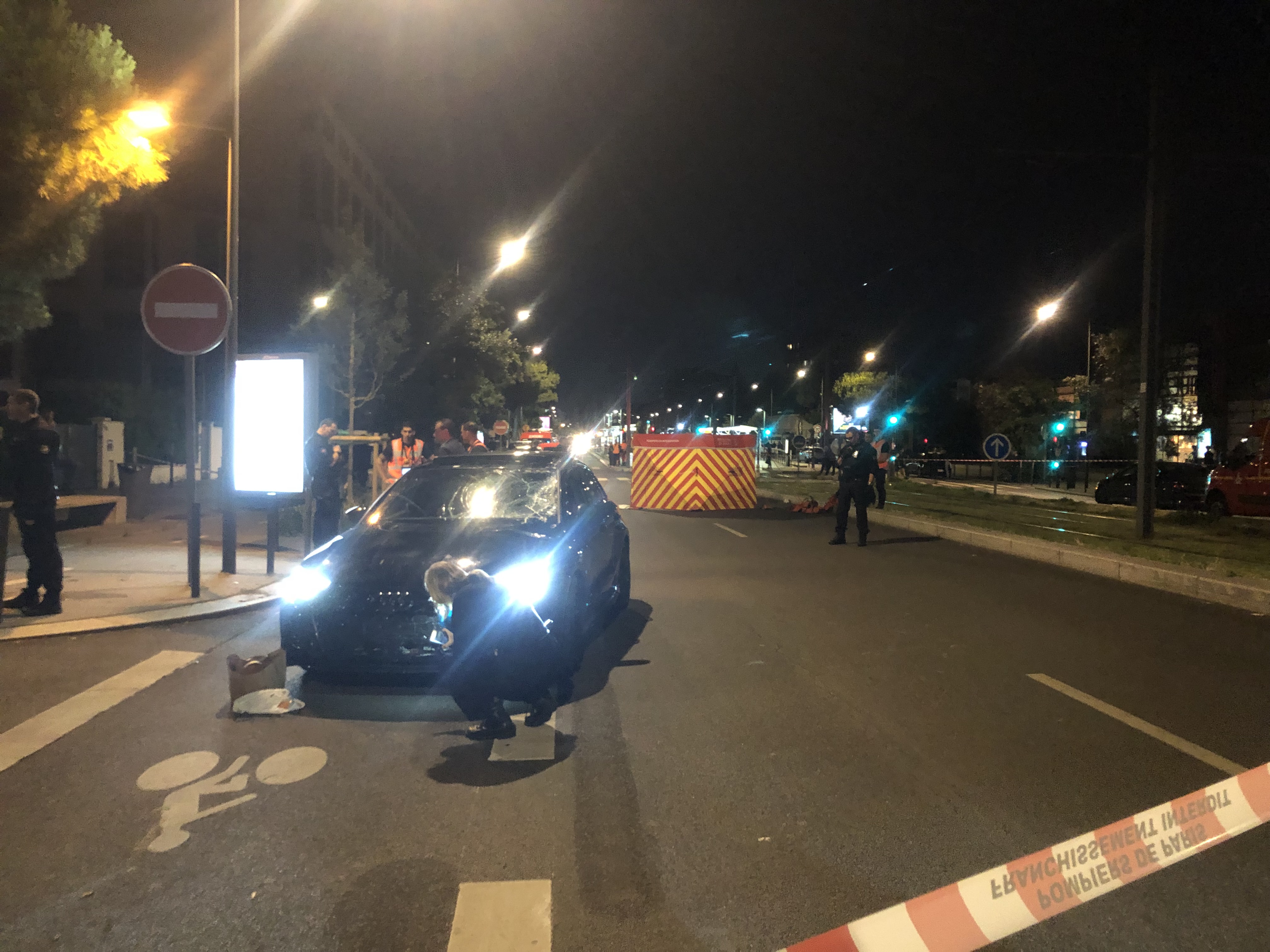 La police examinait le véhicule ce vendredi soir vers 22h à Villejuif.
