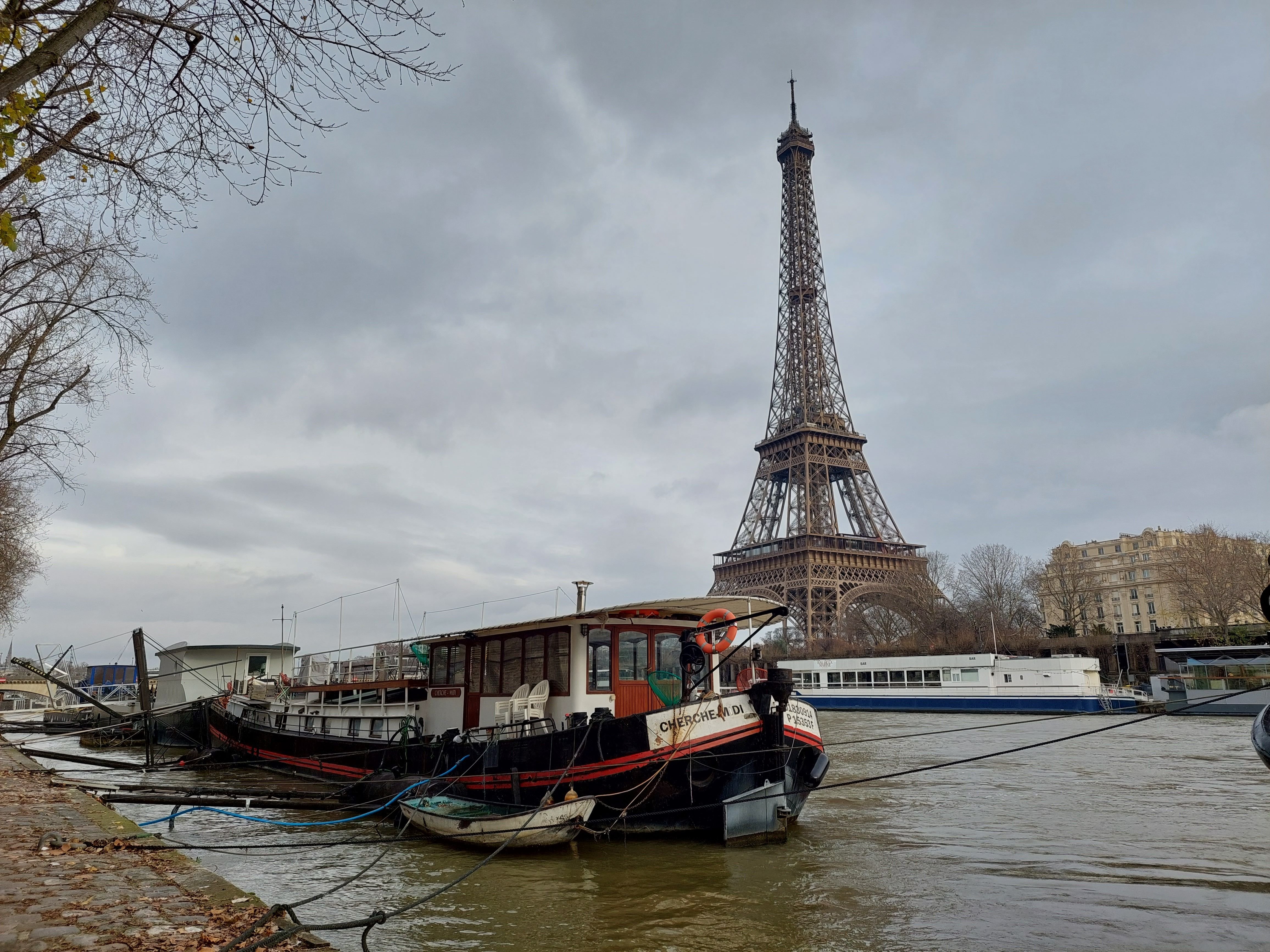 De nombreuses péniches, notamment celles situées près de la tour Eiffel, vont devoir quitter leur emplacement en raison de la cérémonie d'ouverture et seront déplacées à Boulogne-Billancourt (Hauts-de-Seine). LP/Vincent Mongaillard