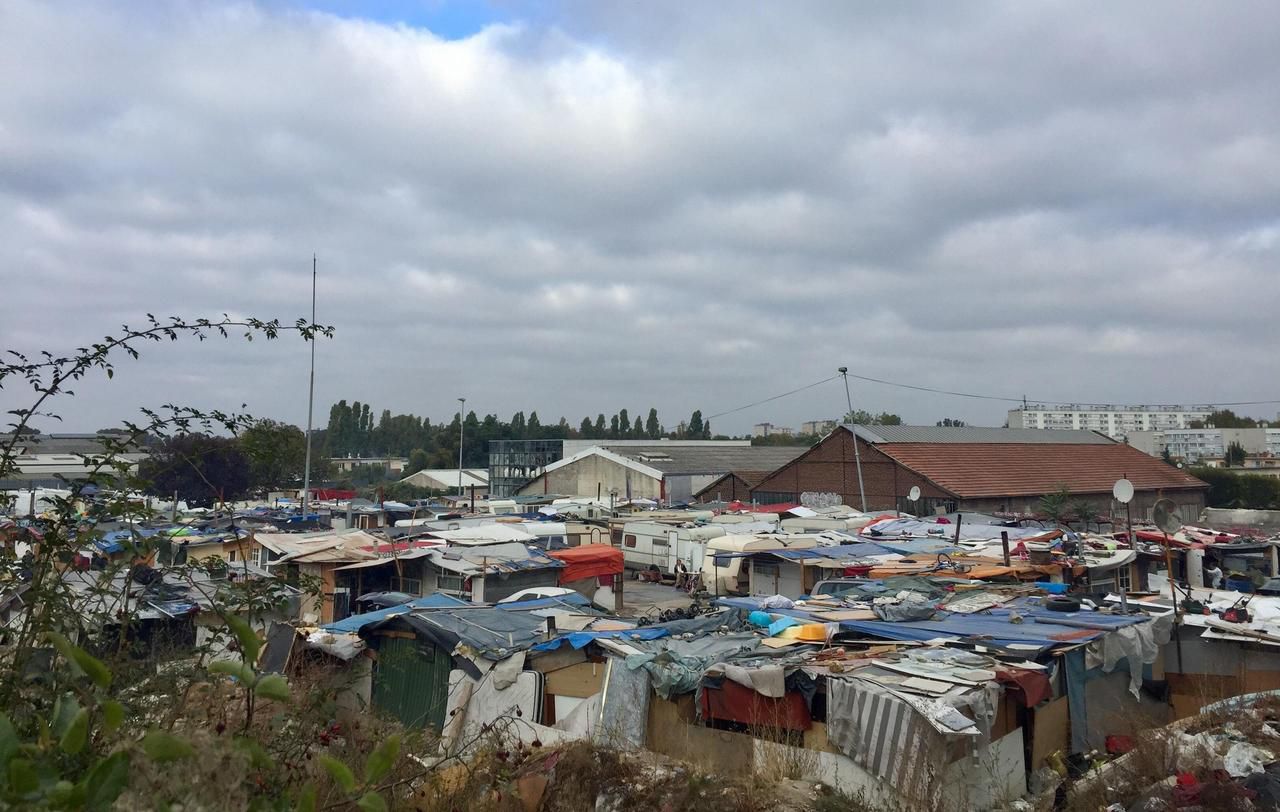 <b></b> Bondy, ce jeudi 25 octobre. Entre 250 et 300 familles Roms ont investi le terrain en février 2018.