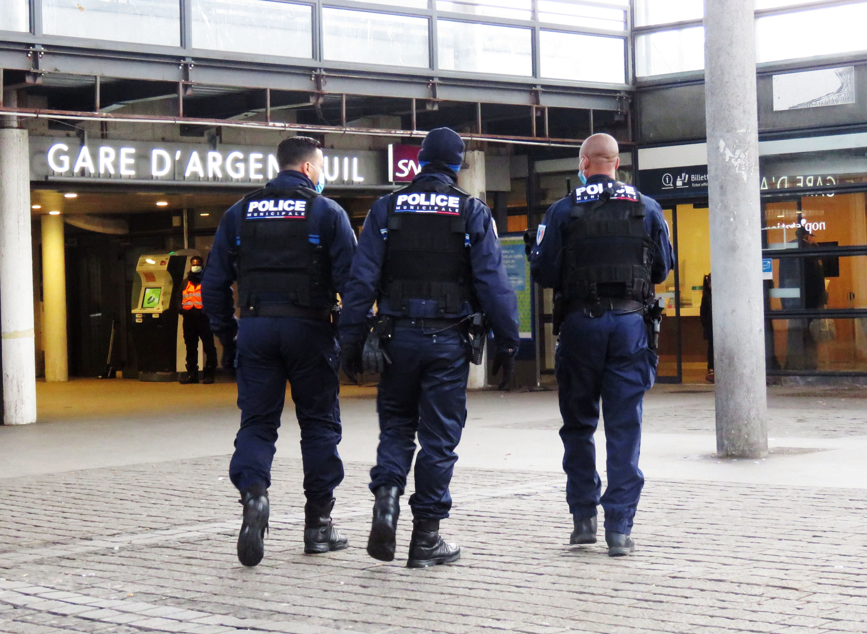 A Argenteuil, la police municipale assure une présence régulière autour de la gare du centre-ville (Archives). LP/T.C.