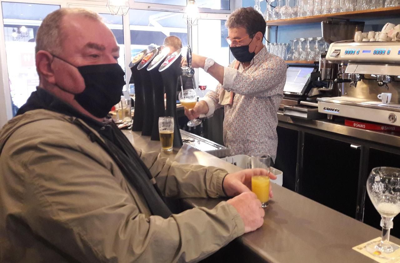 <b></b> Beauvais (Oise), ce samedi. Dans les bars et les restaurants beauvaisiens, on se prépare à mettre en place les nouvelles mesures éditées par le préfet.