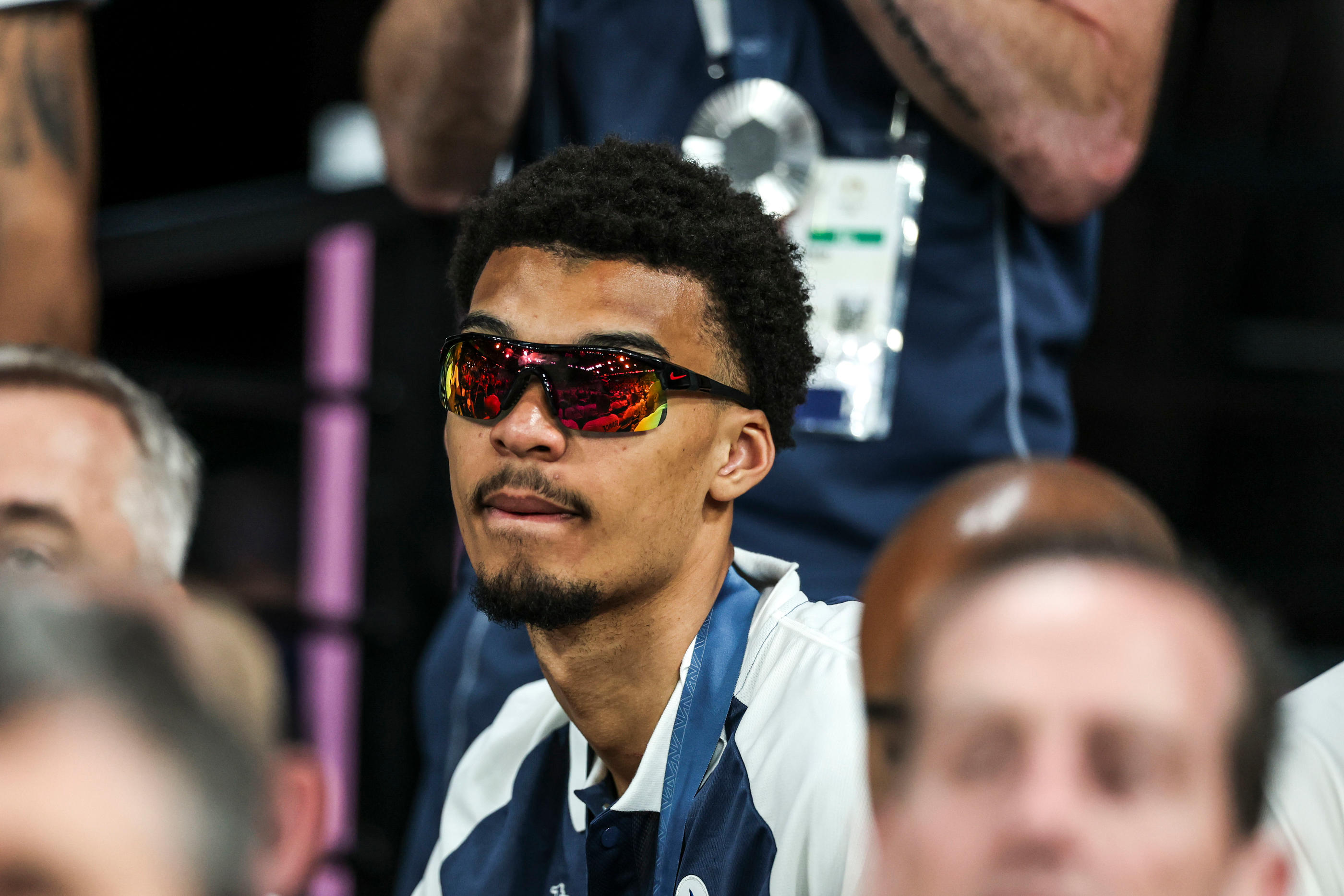 Victor Wembanyama, ici dans les tribunes de Bercy pour la finale féminine de basket entre la France et les Etats-Unis. Icon Sport/Johnny Fidelin