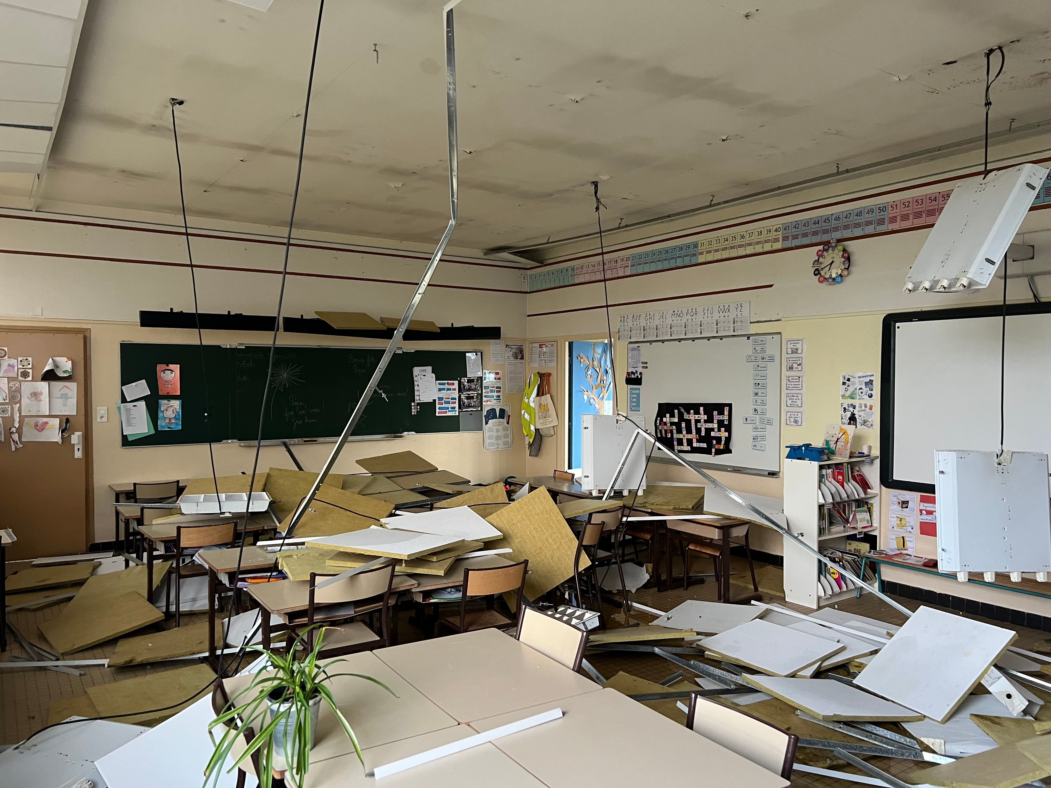 Moret, ce lundi. L'école des Columières ne peut plus accueillir les élèves à la suite d'un orage de gros grêlons. DR