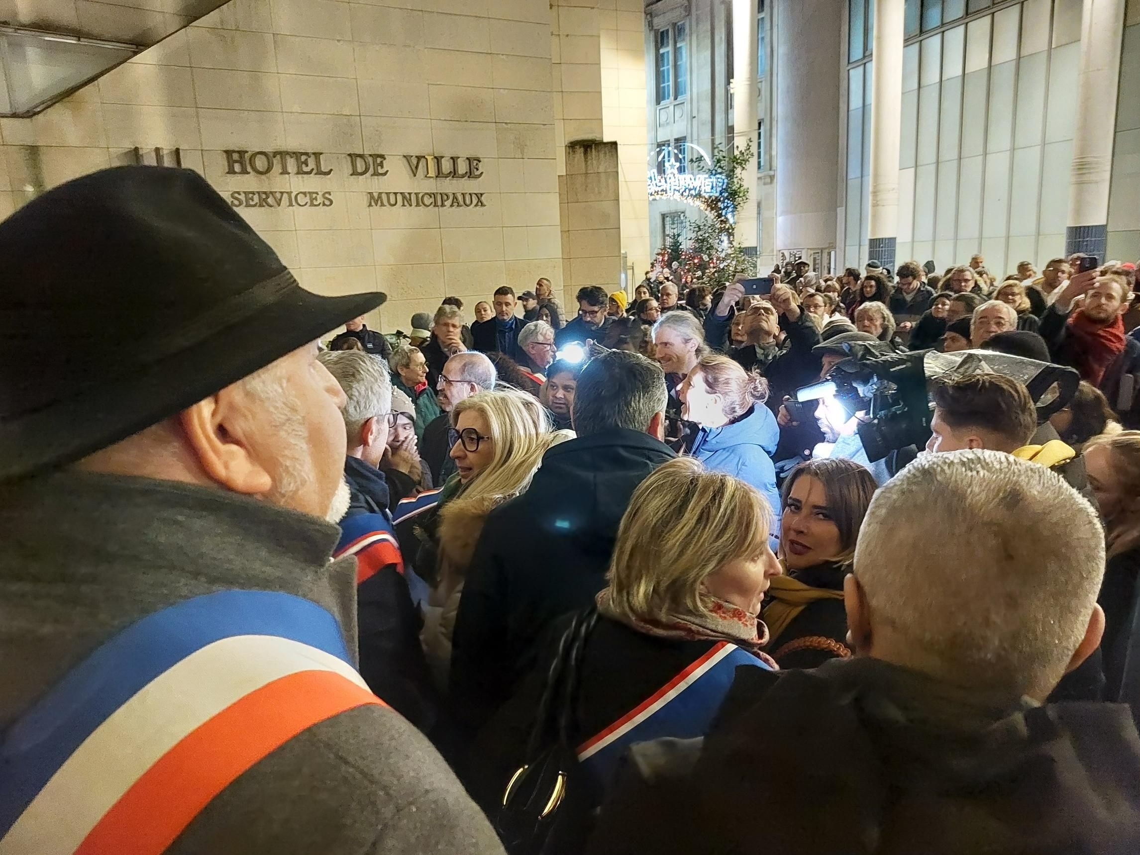 Un rassemblement de soutien à Oriane Filhol avait réuni plus de 300 personnes à Saint-Denis, vendredi 22 décembre, deux jours après son agression. LP/Nathalie Revenu