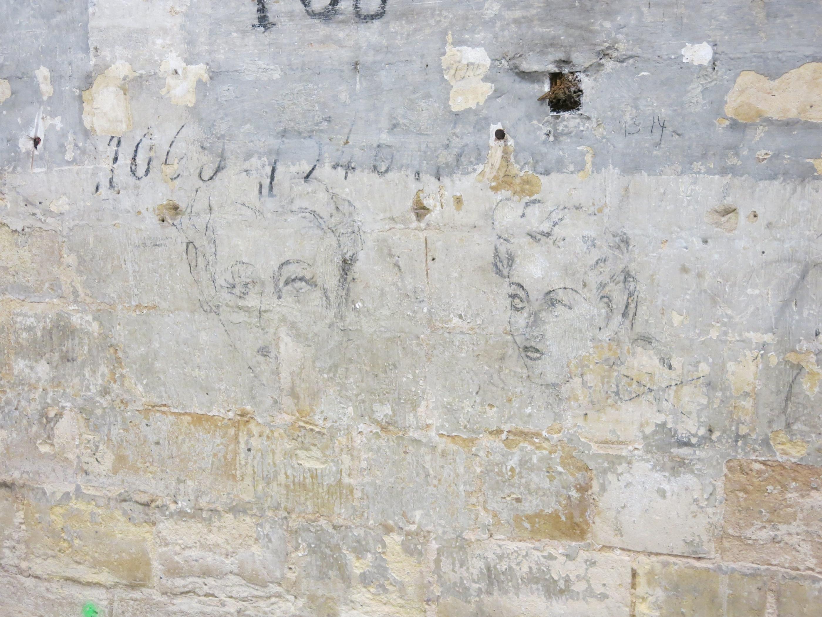 Jusqu’à 7 000 femmes ont été détenues au fort de Romainville, situé aux Lilas (Seine-Saint-Denis), durant la Seconde Guerre mondiale. De leur passage subsiste des témoignages manuscrits sur les murs. LP/Elsa Marnette