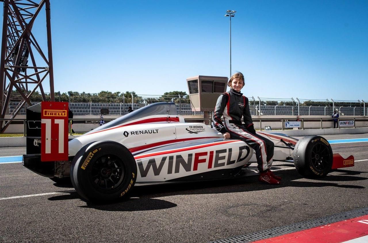 A 16 ans, la Française Doriane Pin rêve de devenir pilote de F1