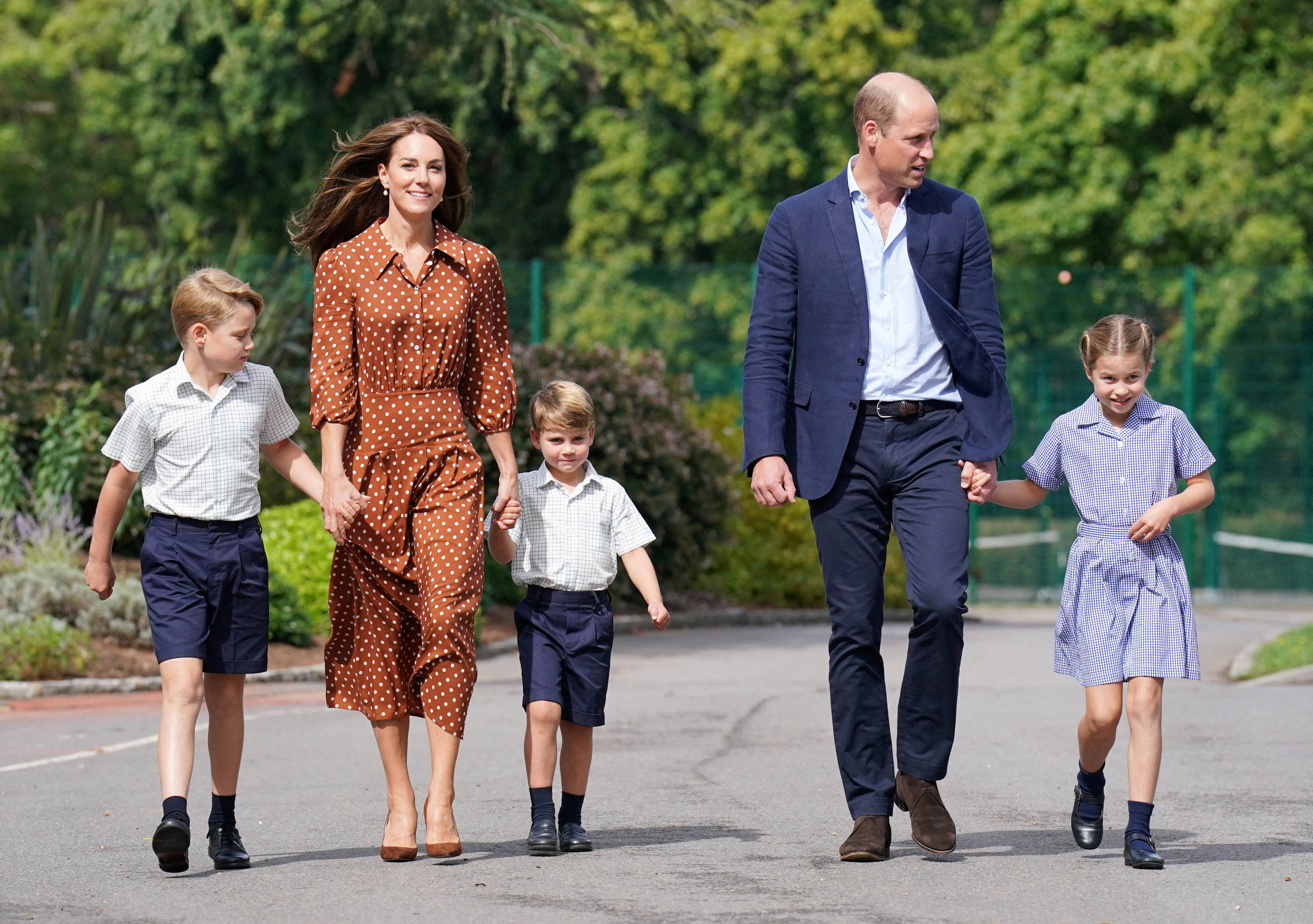 Près d'Ascot (Royaume-Uni), le 7 septembre. Le prince George (à gauche), le prince Louis et la princesse Charlotte arrivent à un événement pour la pré-rentrée des classes avec leurs parents Kate et William. Reuters
