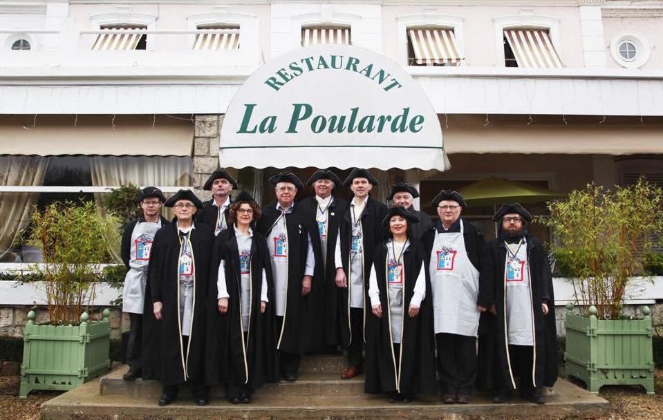 <b></b> La Confrérie gastronomique de la poule et du pâté de Houdan se réunit ce vendredi au restaurant La Poularde. 