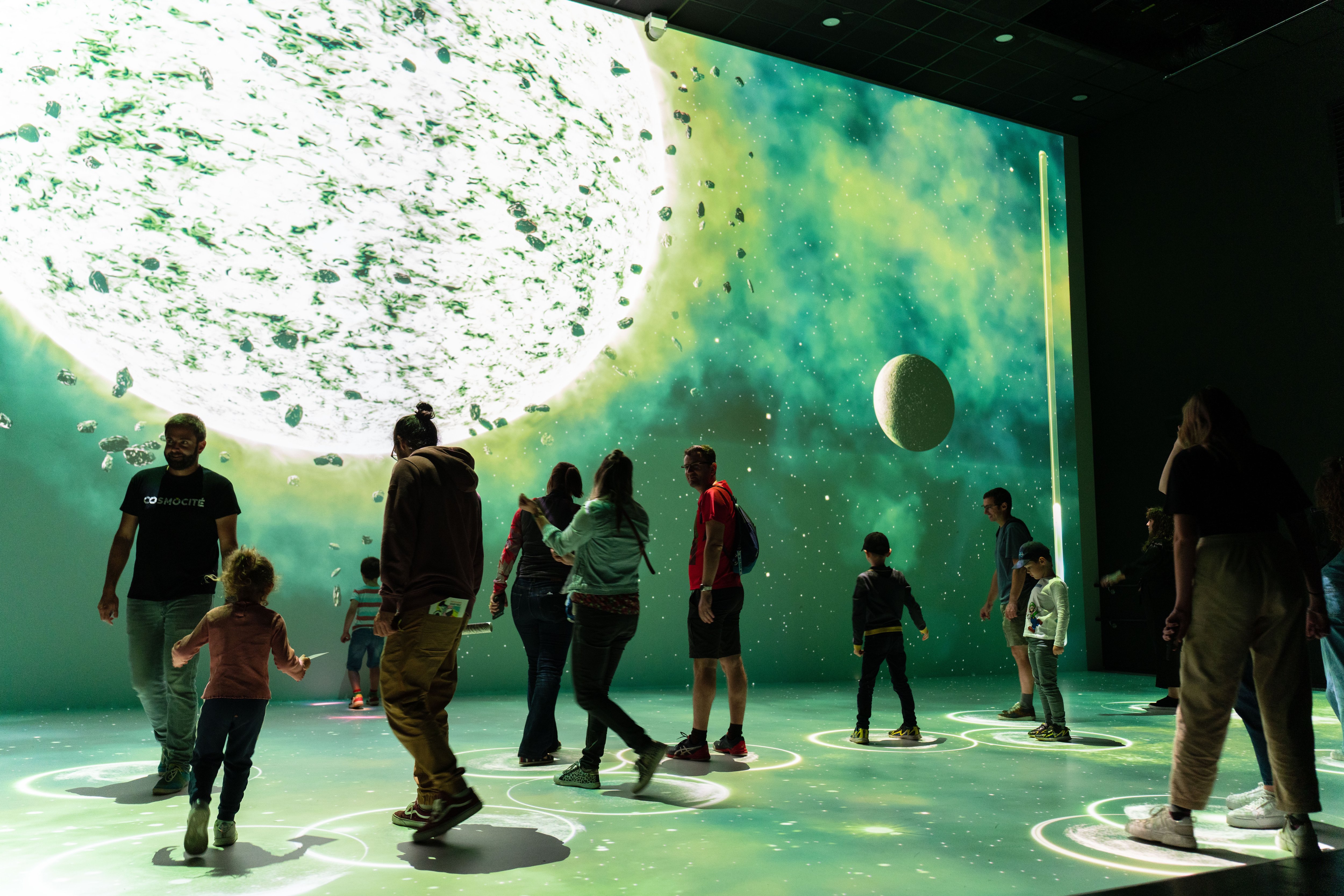 Dans Cosmocité, à Grenoble, une salle immersive va permettre aux visiteurs d'apprendre le mouvement des astéroïdes. LP/Thomas Pueyo
