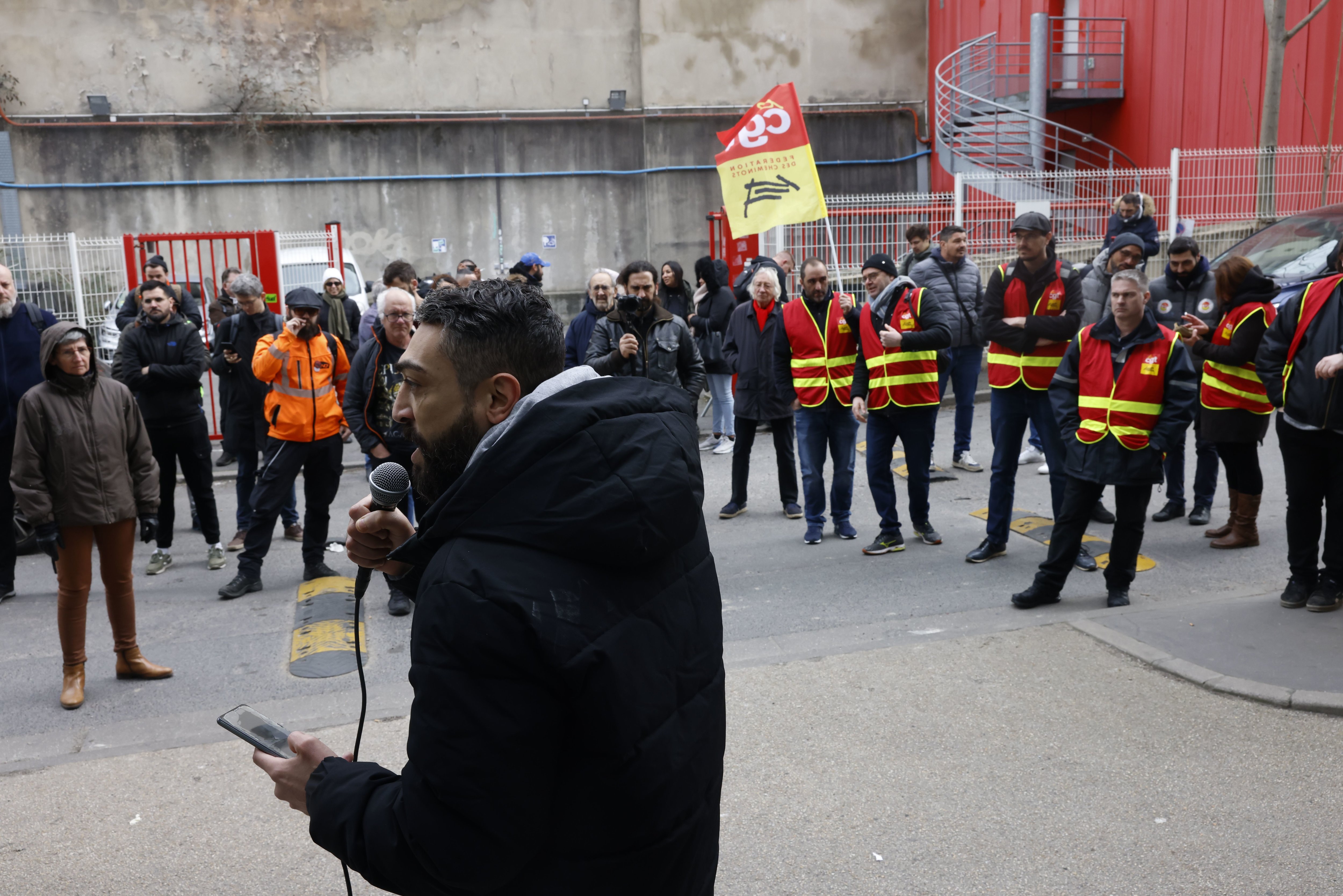 Gare du Nord (Paris Xe), le 7 mars 2023. L'assemblée générale des cheminots a voté la grève reconductible contre la réforme des retraites. LP/Olivier Corsan