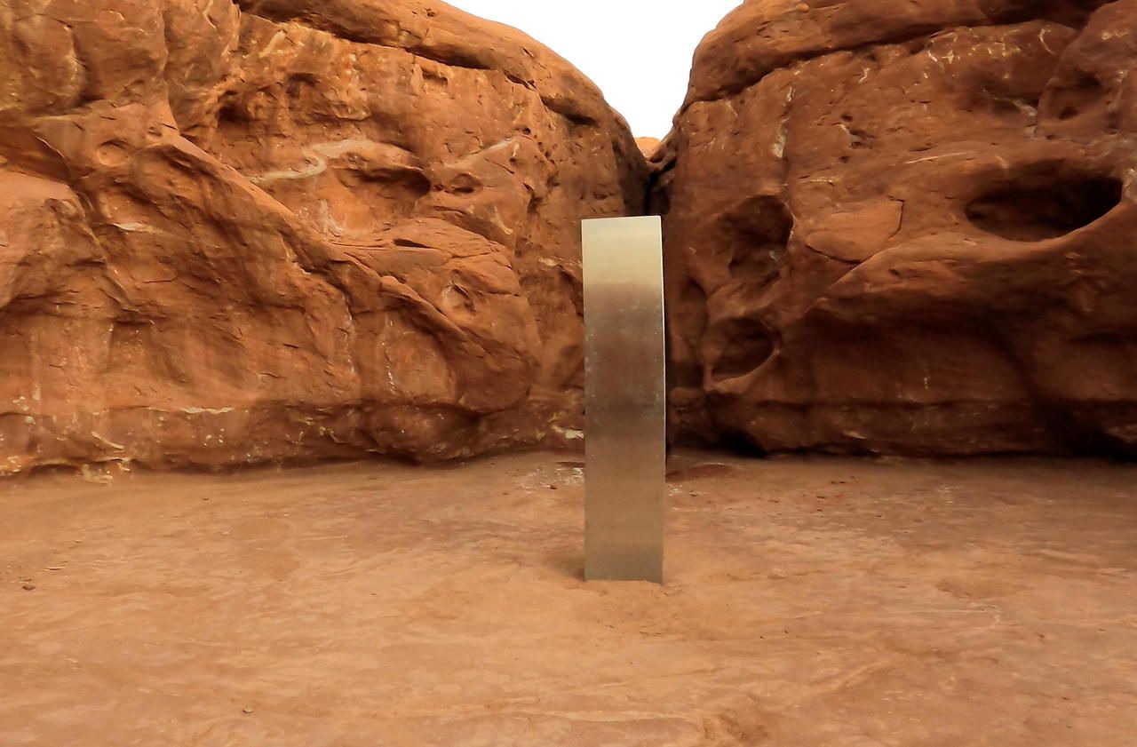 -L'incroyable odyssée du monolithe en métal dressé au milieu du désert de l'Utah