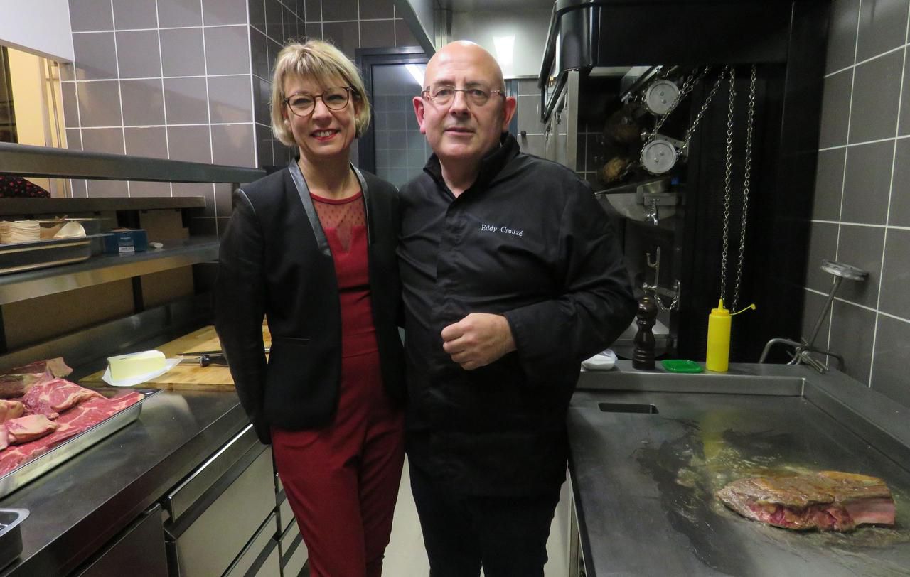 <b></b> Le Mée-sur-Seine, ce lundi. Eddy Creuzé et son épouse Nathalie promettent une cuisine « canaille » (ici des côtes de bœuf) dans l’établissement qu’ils viennent d’ouvrir. 