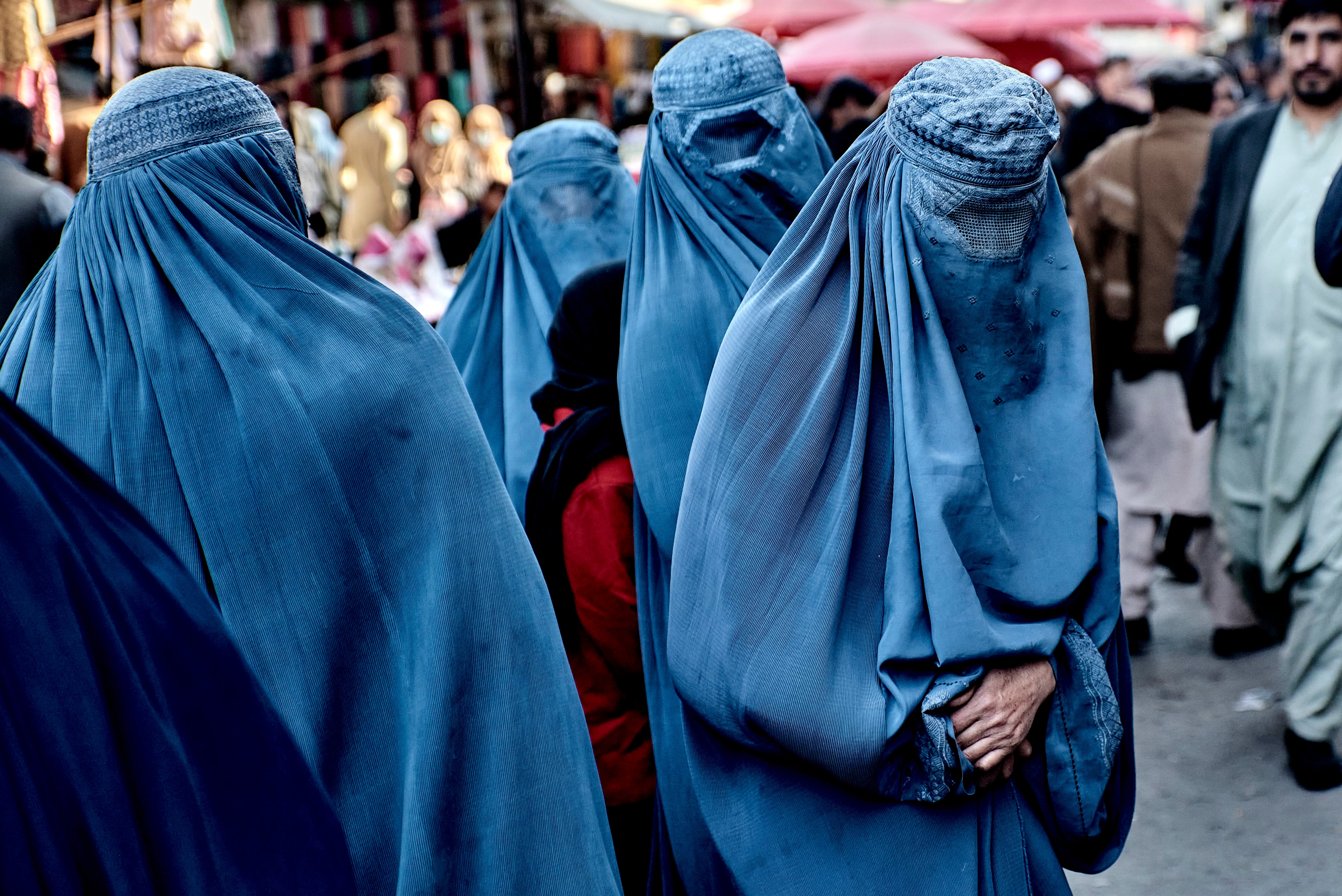 «Être une femme en Afghanistan, c’est n’avoir ni droits, ni voix, ni visage, poursuit-elle», constate, amère une jeune Afghane de 27 ans. MaxPPP/Le Pictorium/Antonin Burat