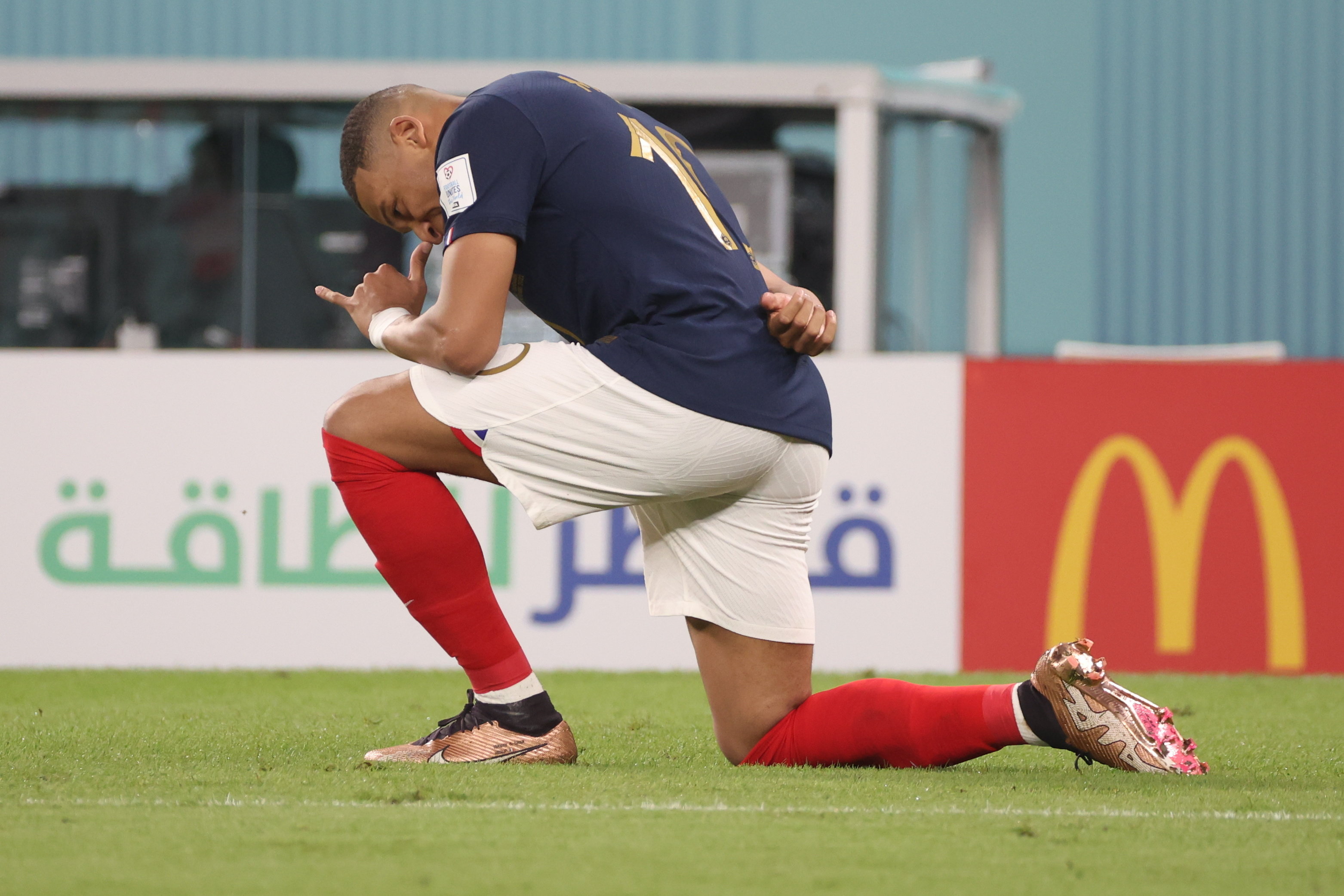 Kylian Mbappé, pouce sur le visage, avait célébré un but inscrit lors de la Coupe du monde au Qatar. LP/Arnaud Journois