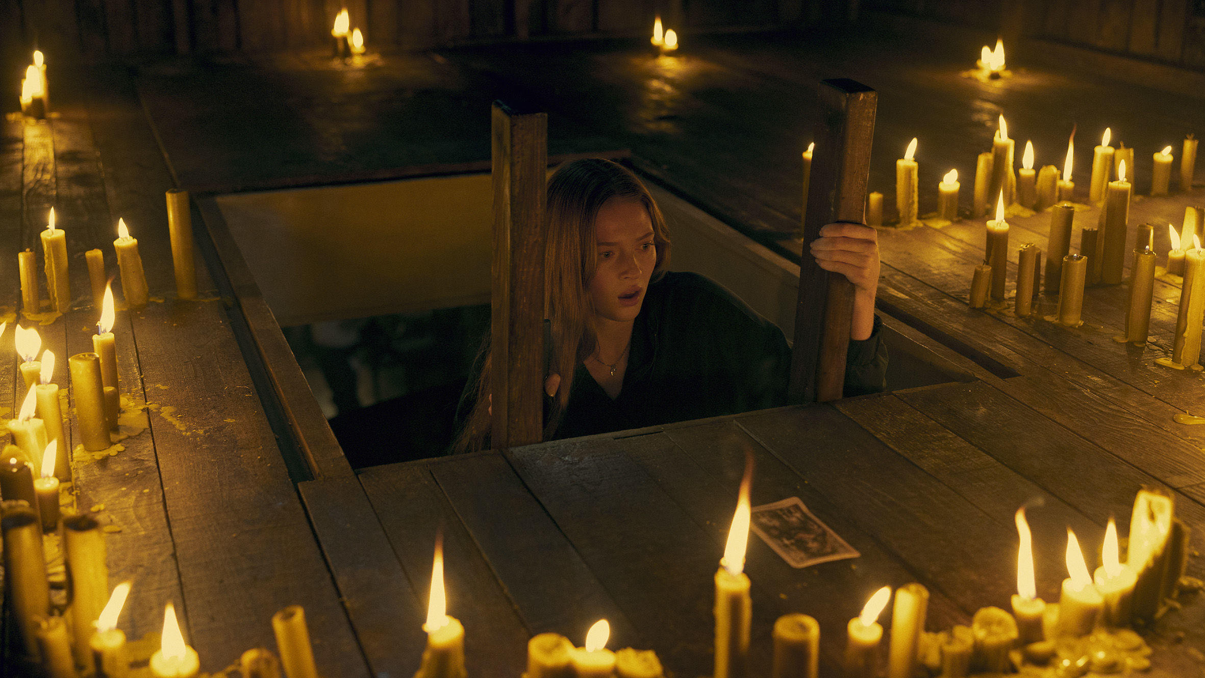 Larsen Thompson campe la jeune Elise dans le film horrifique «les Cartes du mal» d’Anna Halberg et Spenser Cohen. CTMG/Slobodan Pikula