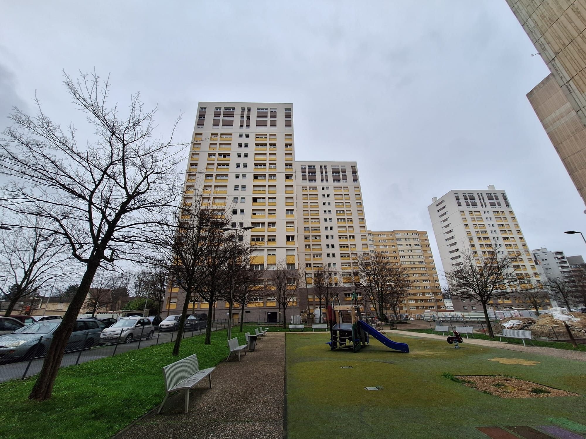 Clichy-sous-Bois, le 16 février. Un homme a été interpellé jeudi matin à son domicile, soupçonné d’avoir poignardé à mort un autre homme dans le hall de son immeuble. LP/Rémy Videau