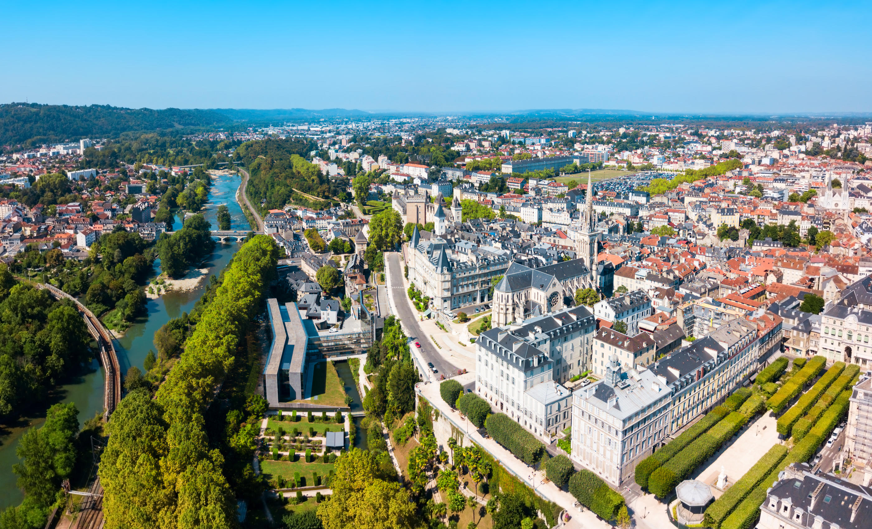 Pau (Pyrénées-Atlantiques) arrive en tête du classement des villes les plus attractives, selon LinkedIn.