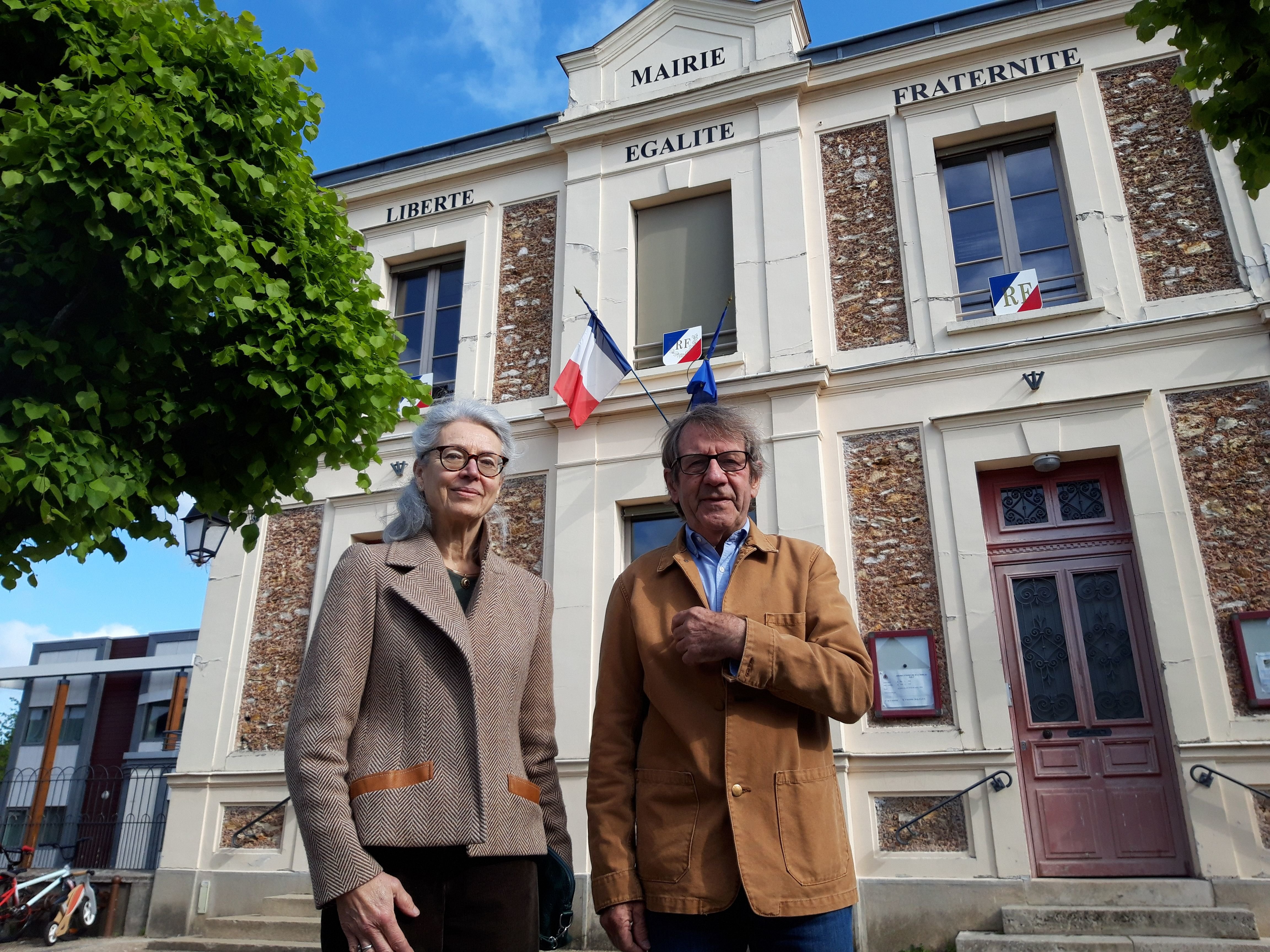 Maincy, 16 mai 2023. Pascale Coffinet, ex-maire et présidente de l'Avie, et Alain Plaisance, maire (SE), sont heureux de l'arrêt du Conseil d’État. LP/Sophie Bordier