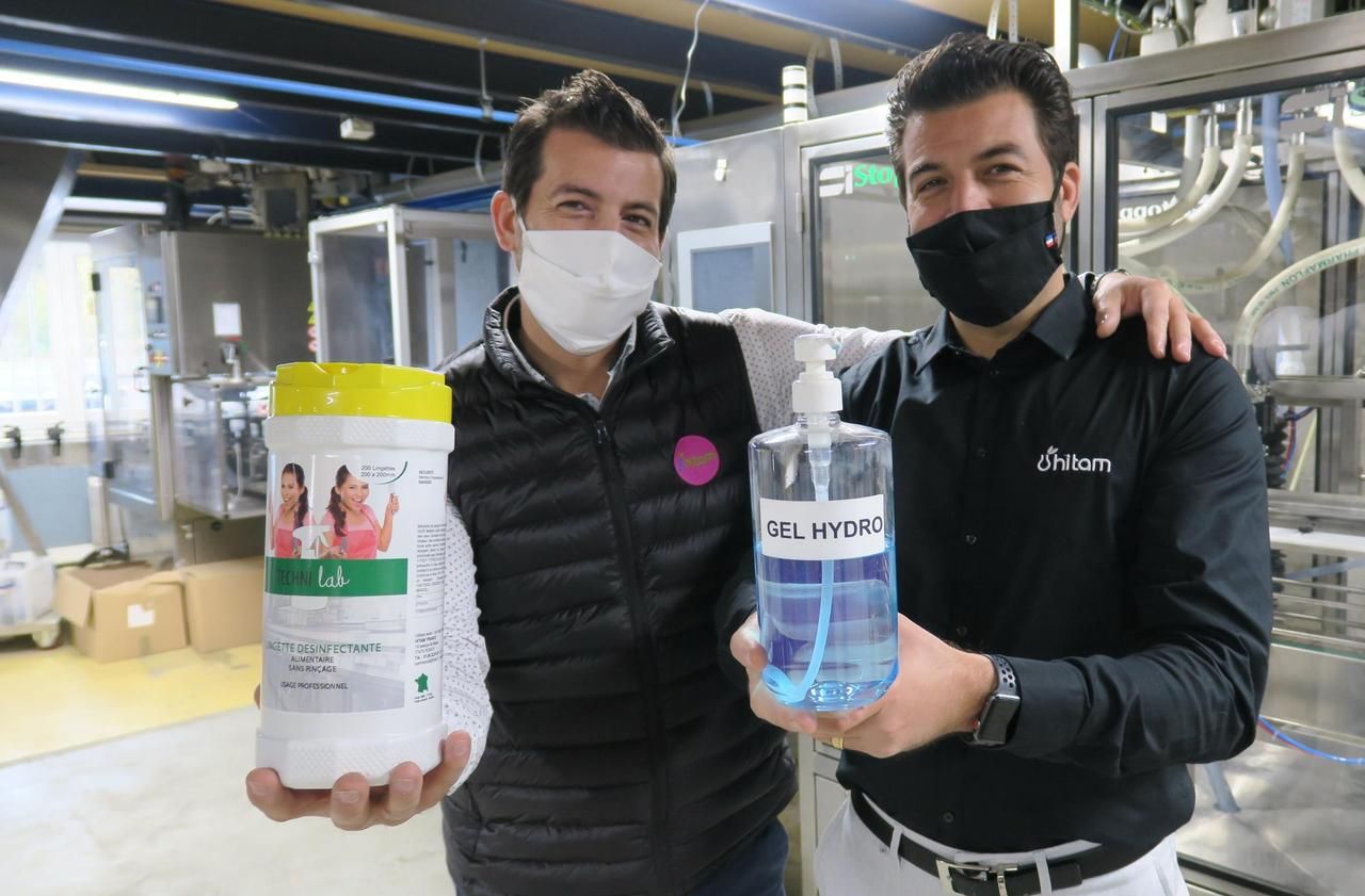 <b></b> Poincy, le 13 novembre 2020. Philippe (à gauche) et Vicent Seita dirigent la société Hitam, fondée par leur père. L’entreprise a produit 800 tonnes de gel hydroalcoolique en 2020.