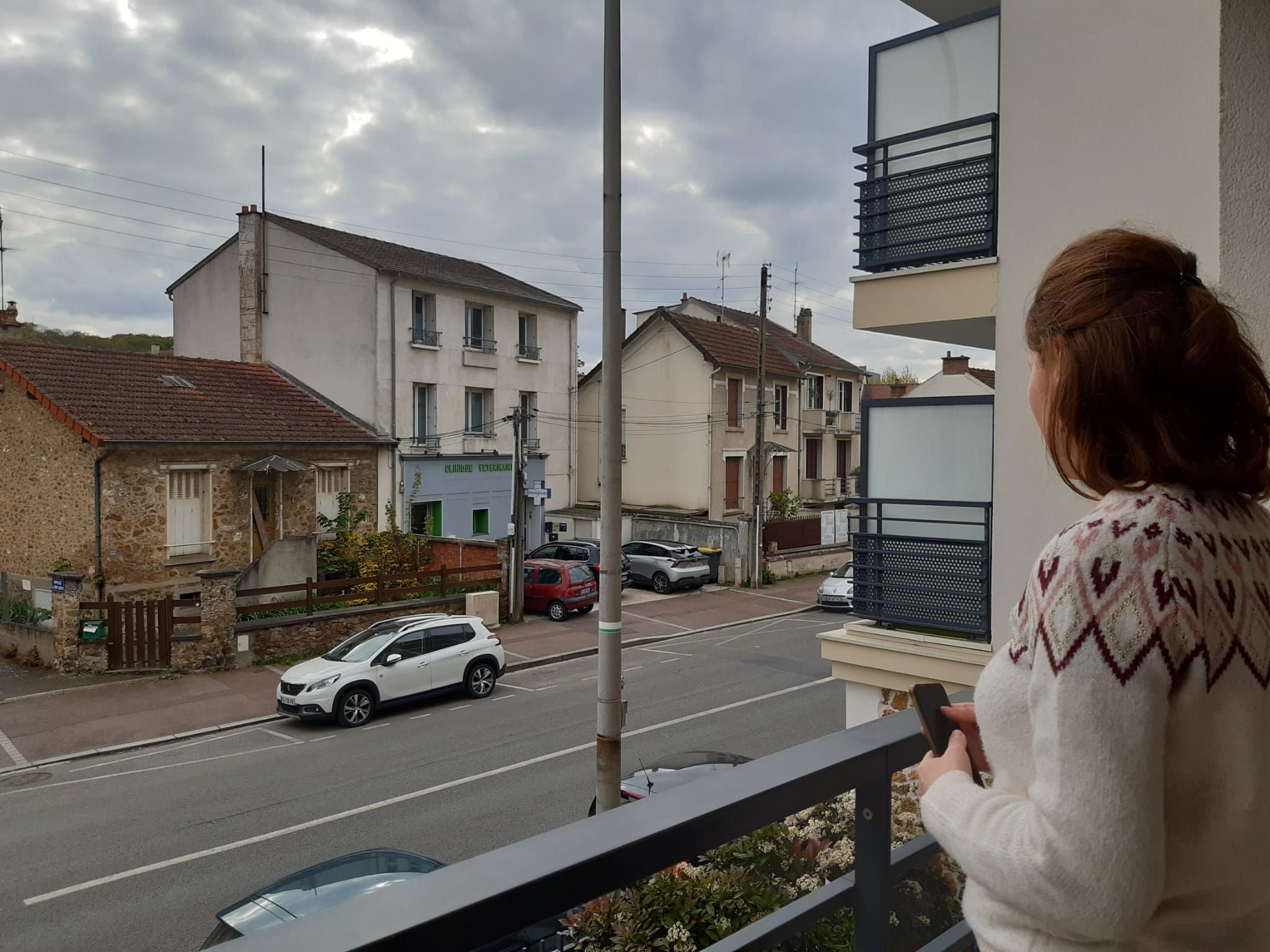 Saint-Cyr-l'École (Yvelines), le 25 avril. Les riverains appréhendent la construction d'un nouveau programme immobilier pile en face de chez eux. Ils redoutent le vis-à-vis. LP/Véronique Beaugrand