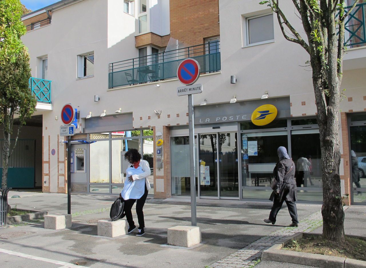 <b></b> Lieusaint. L’agression s’est déroulée devant le distributeur de billets de la poste, rue de Paris.