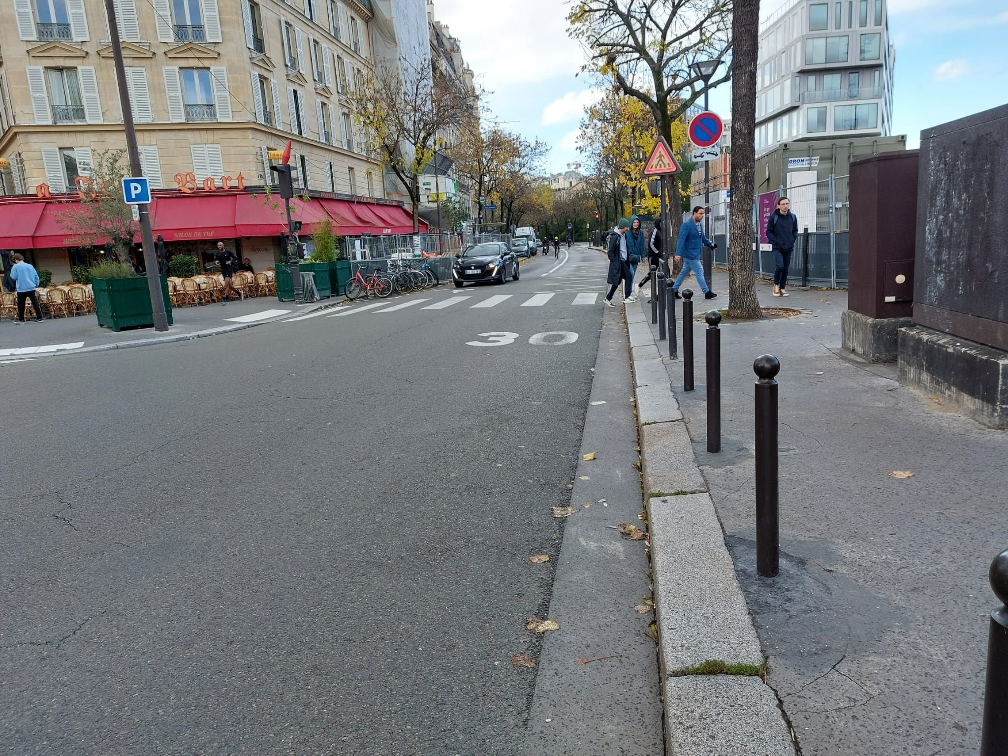 Paris (XVIIe), le 29 octobre. C'est ici qu'un piéton a été percuté mortellement par un automobiliste, qui a ensuite pris la fuite. LP/Nicolas Goinard