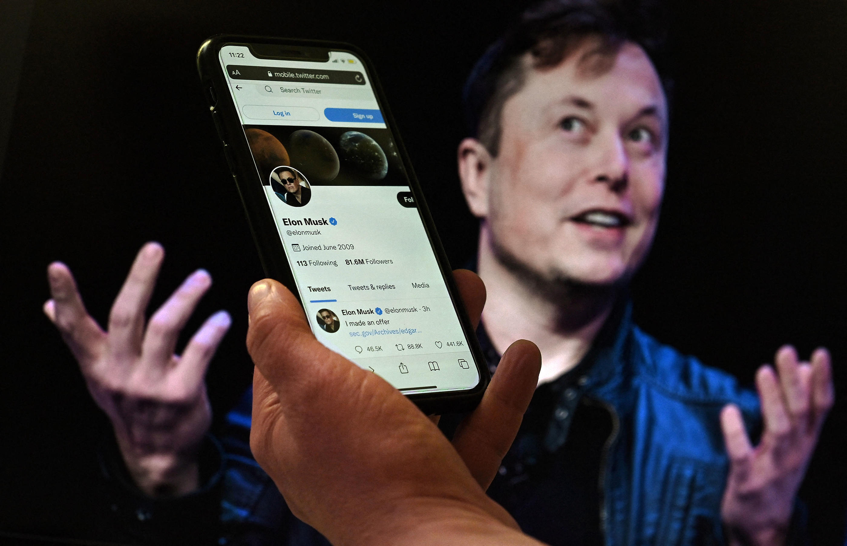 Elon Musk assure qu'il va rétablir les comptes Twitter d'une douzaine de journalistes américains. AFP/Olivier Douliery