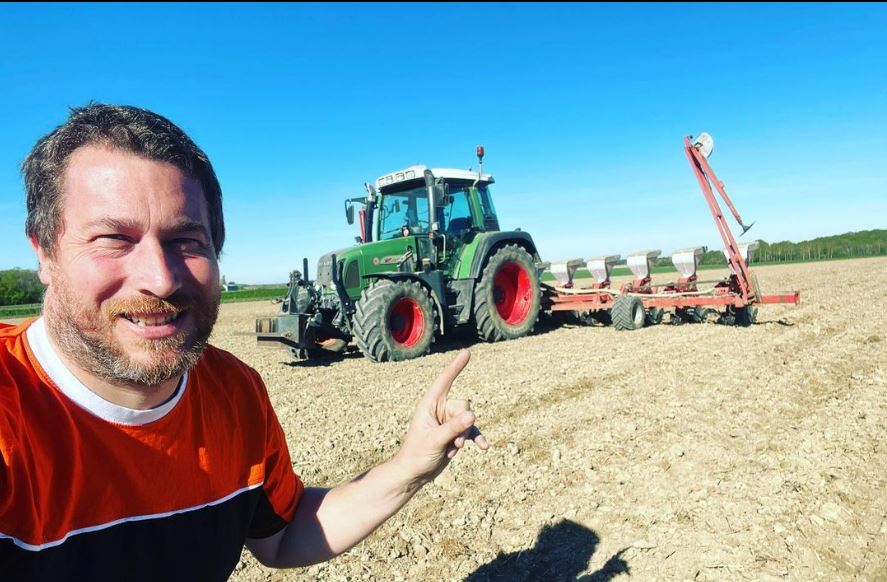 Gilles VK s’est fait connaître sur les réseaux sociaux où ils racontent via des photos et des vidéos, son quotidien d'agriculteur dans le Loiret./DR
