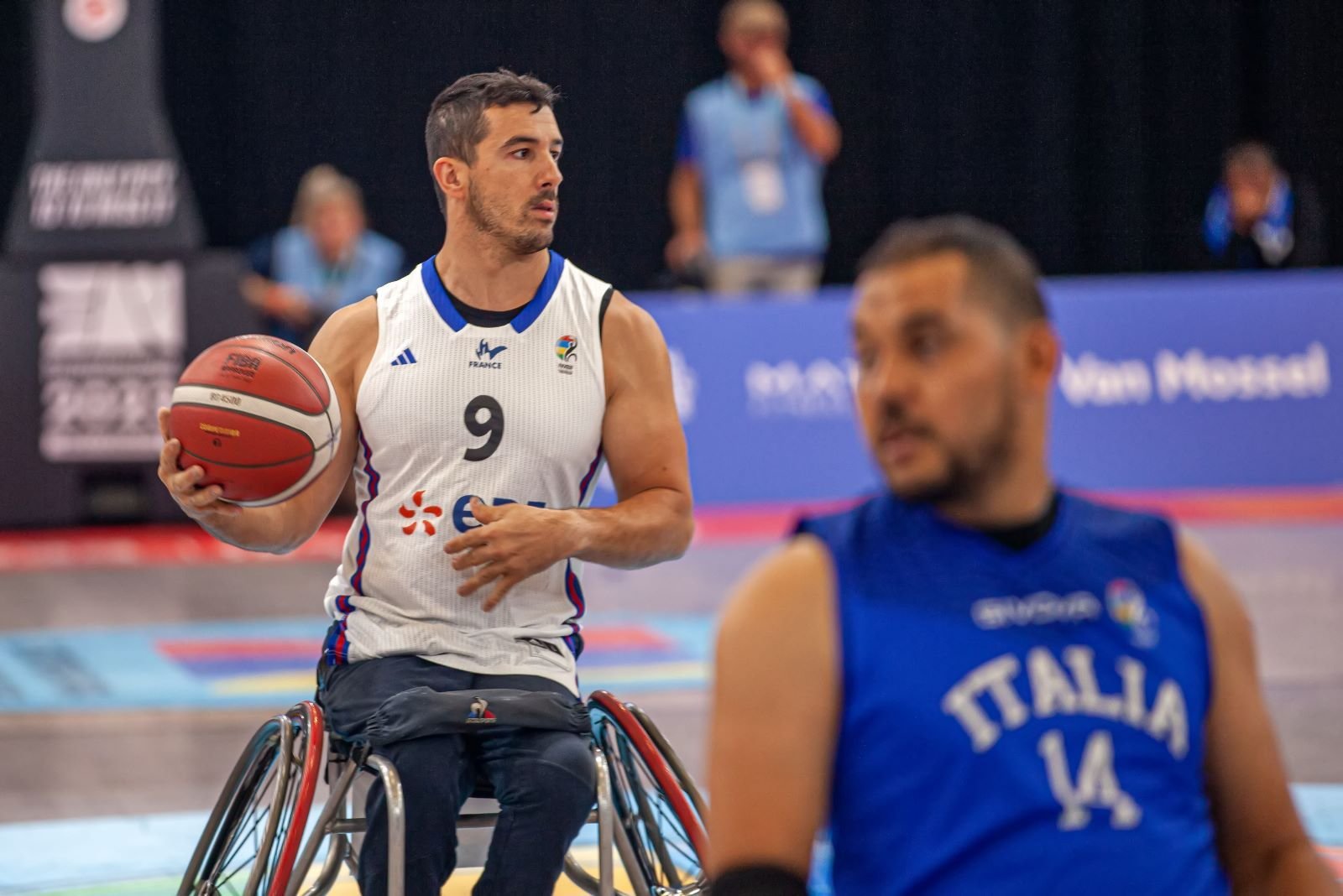 Sofyane Mehiaoui et ses coéquipiers de l'équipe de France de basket-fauteuil espèrent décrocher leur qualification pour les Jeux paralympiques, ce week-end à Antibes. C. Jouanserre/FFH