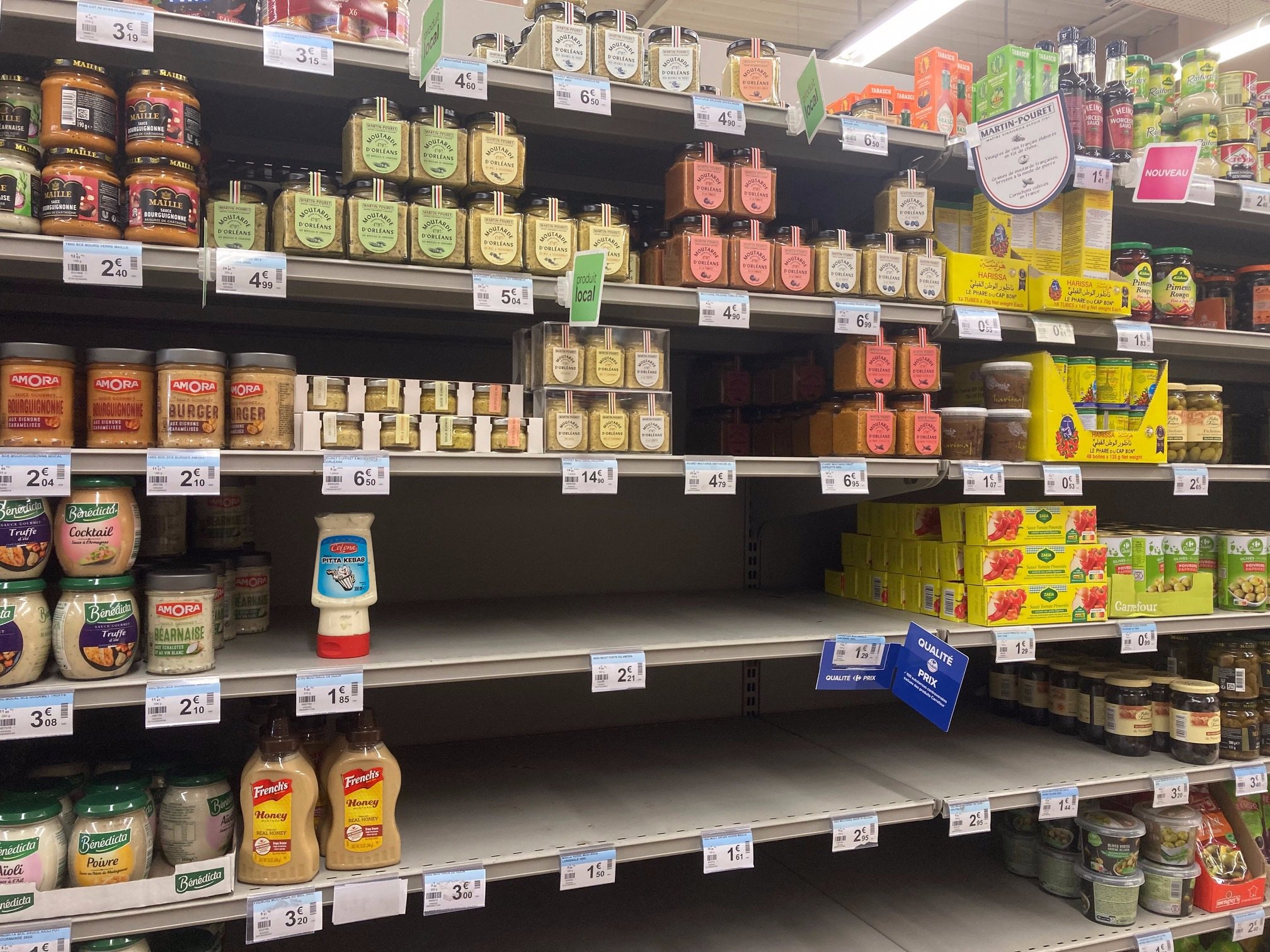 Comme dans la plupart des supermarchés, la moutarde a déserté les rayons. Sauf les pots estampillés Martin-Pouret, qui achète ses graines dans le Loiret. LP/Christine Berkovicius