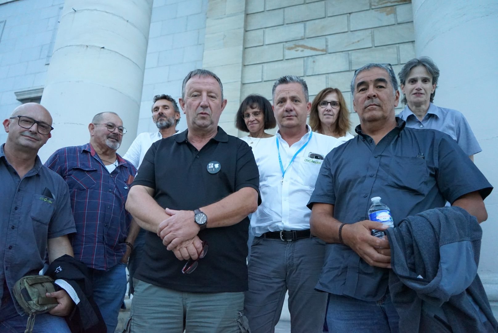 Les collègues du chauffeur de bus tué à Bayonne en juillet 2020, mercredi soir, devant la Cour d'Assises des Pyrénées-Atlantiques de Pau. LP/Klervi Le Cozic