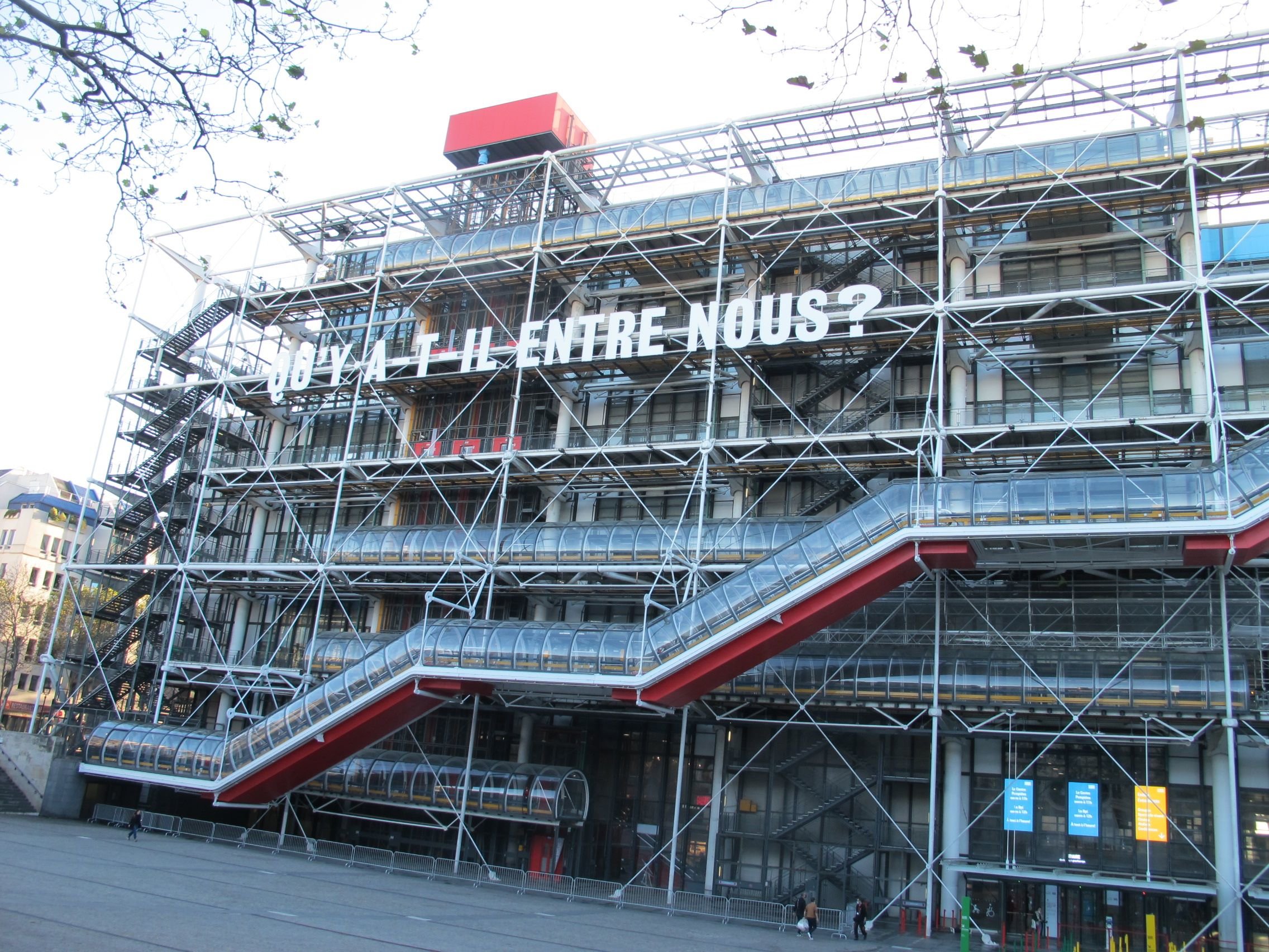 «Il n’y aura pas de licenciement, nous accompagnerons chacun de nos agents», annonce Laurent Le Bon, président du centre Pompidou qui emploie 1330 personnes.