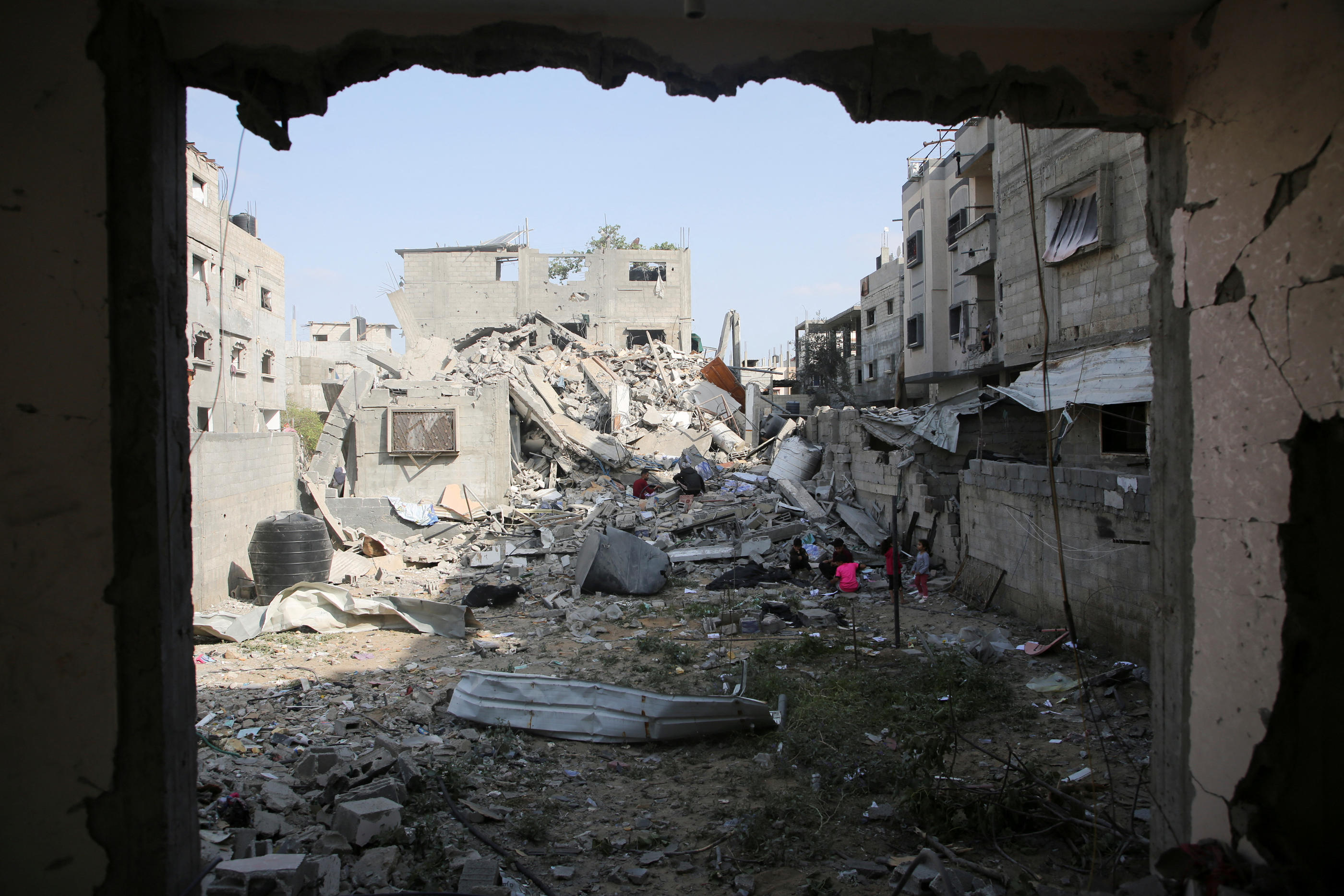 Selon l'ONU, la bande de Gaza est recouverte de 37 millions de tonnes de débris. Reuters/Hatem Khaled
