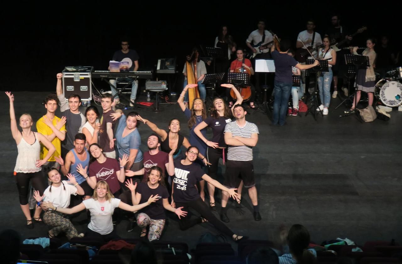 <b></b> Cergy, mardi. Les étudiants de l’Essec répètent la comédie musicale qu’ils ont conçue en intégralité au Théâtre 95 de Cergy, avant la première représentation de ce jeudi.