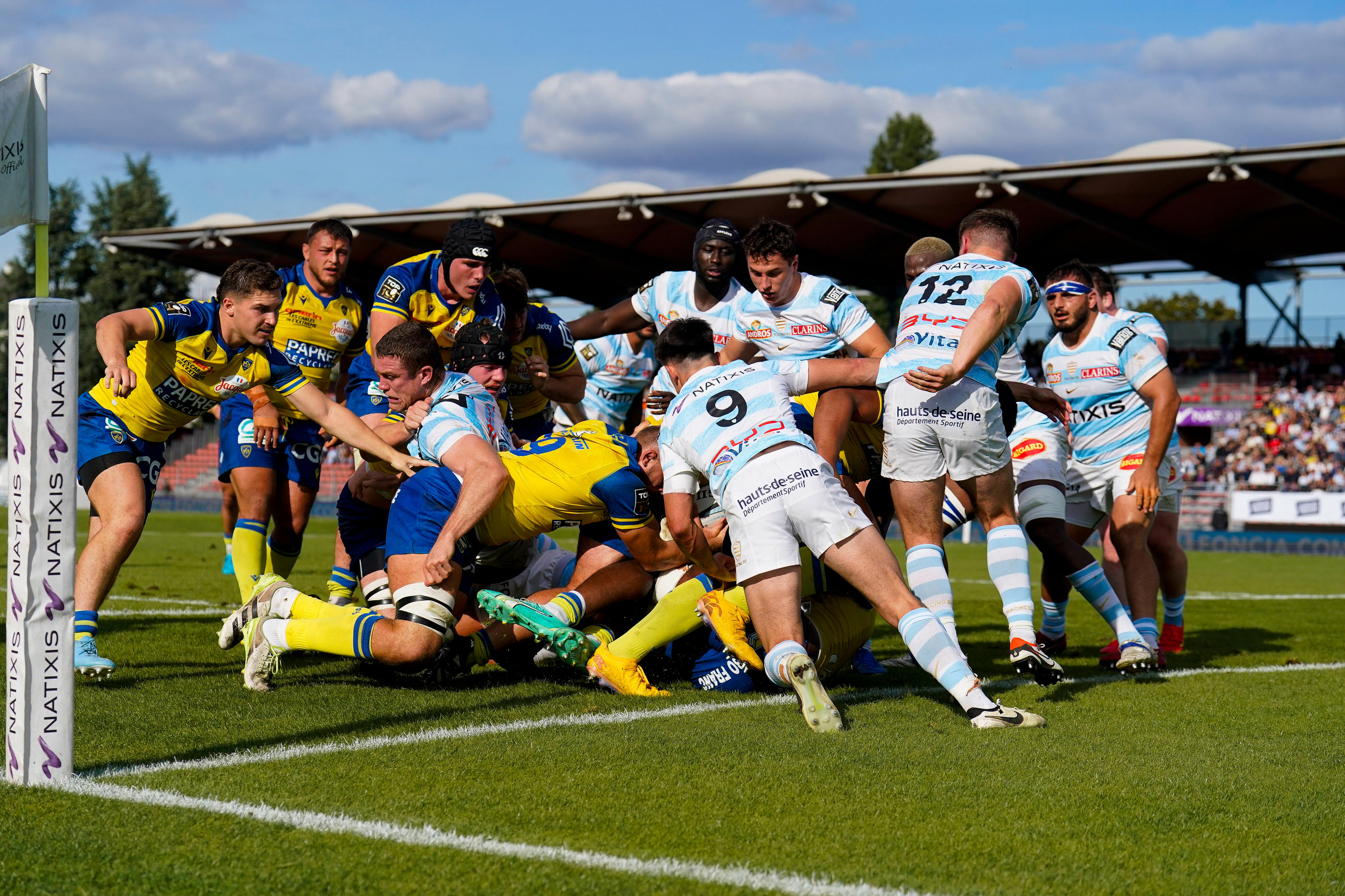 Comme ici face à Clermont, le Racing 92 va disputer deux autres matchs à Créteil. Hugo Pfeiffer/Icon Sport