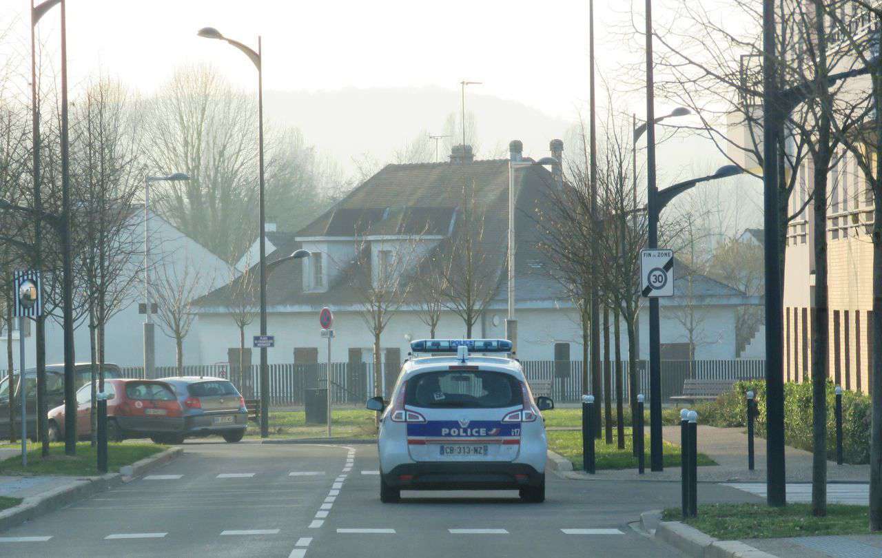 A la vue des policiers en patrouille, le jeune homme de 20 ans s'est mis à mimer des tirs d'arme lourde en leur direction et a crié "Je te kalache!" à deux reprises (Archives). LP/Stéphanie Forestier