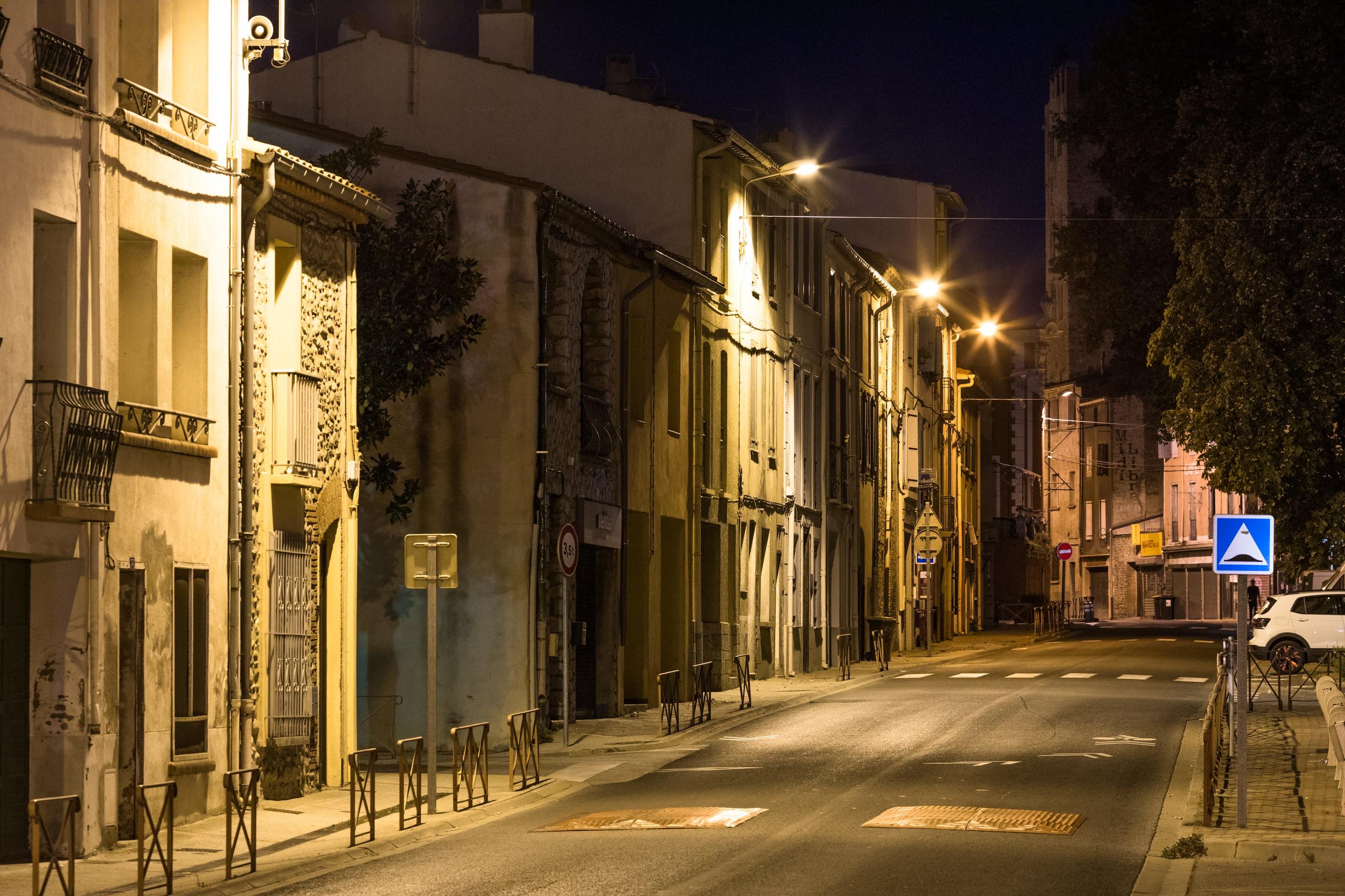 Depuis deux ans, la commune de Millas (Pyrénées-Orientales) coupe l’éclairage public tous les soirs. ©PHOTOPQR/L'INDEPENDANT/Nicolas Parent