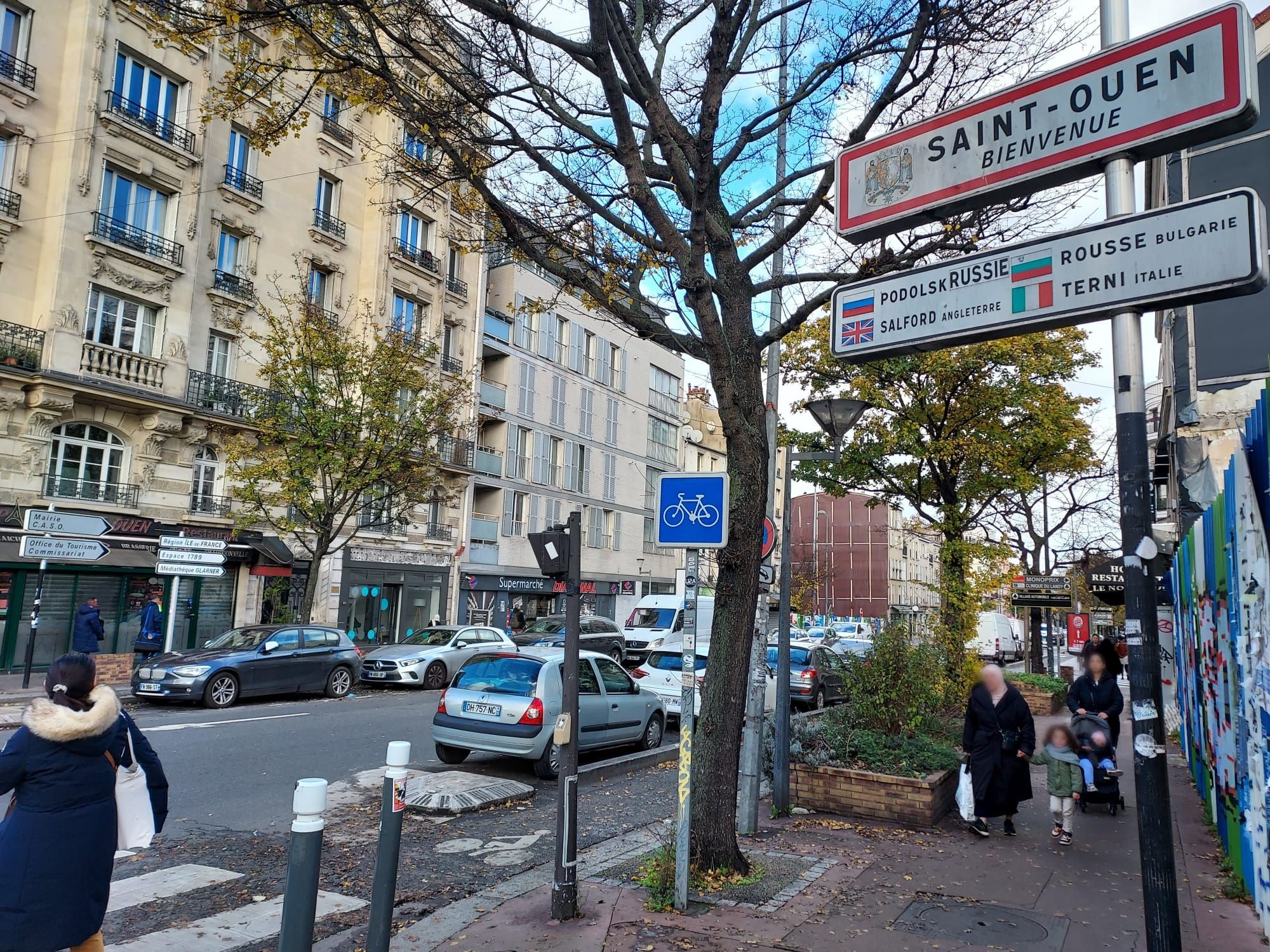 Saint-Ouen (Seine-Saint-Denis), le 20 novembre. Le panneau d'entrée de la ville souhaite toujours la bienvenue à Saint-Ouen et non à Saint-Ouen-sur-Seine, son véritable nom depuis novembre 2018. LP/A.L.