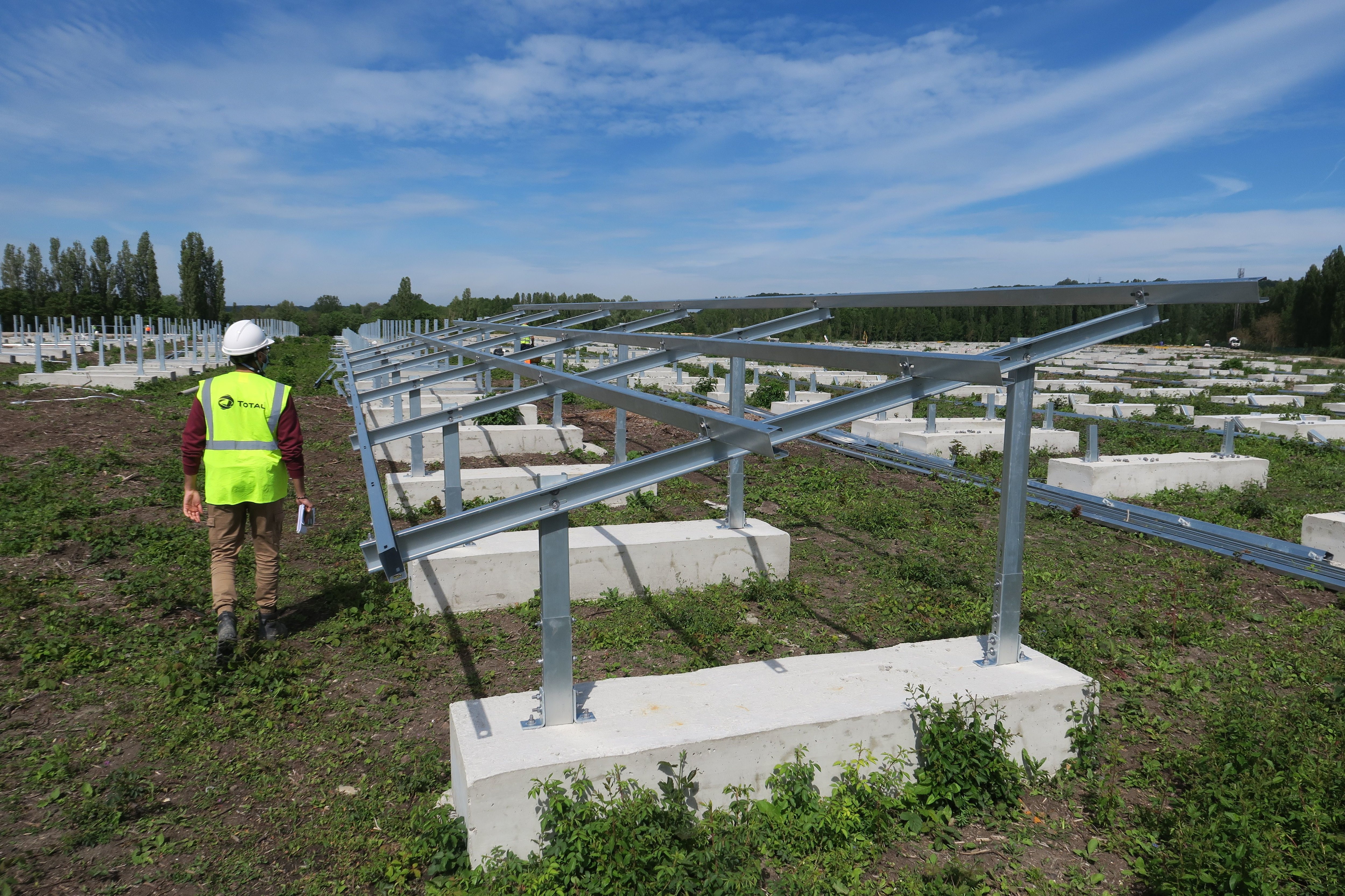 Villers-Saint-Paul, ce vendredi. Actuellement en travaux, la centrale photovoltaïque devrait être terminée en septembre pour une mise en service en octobre.