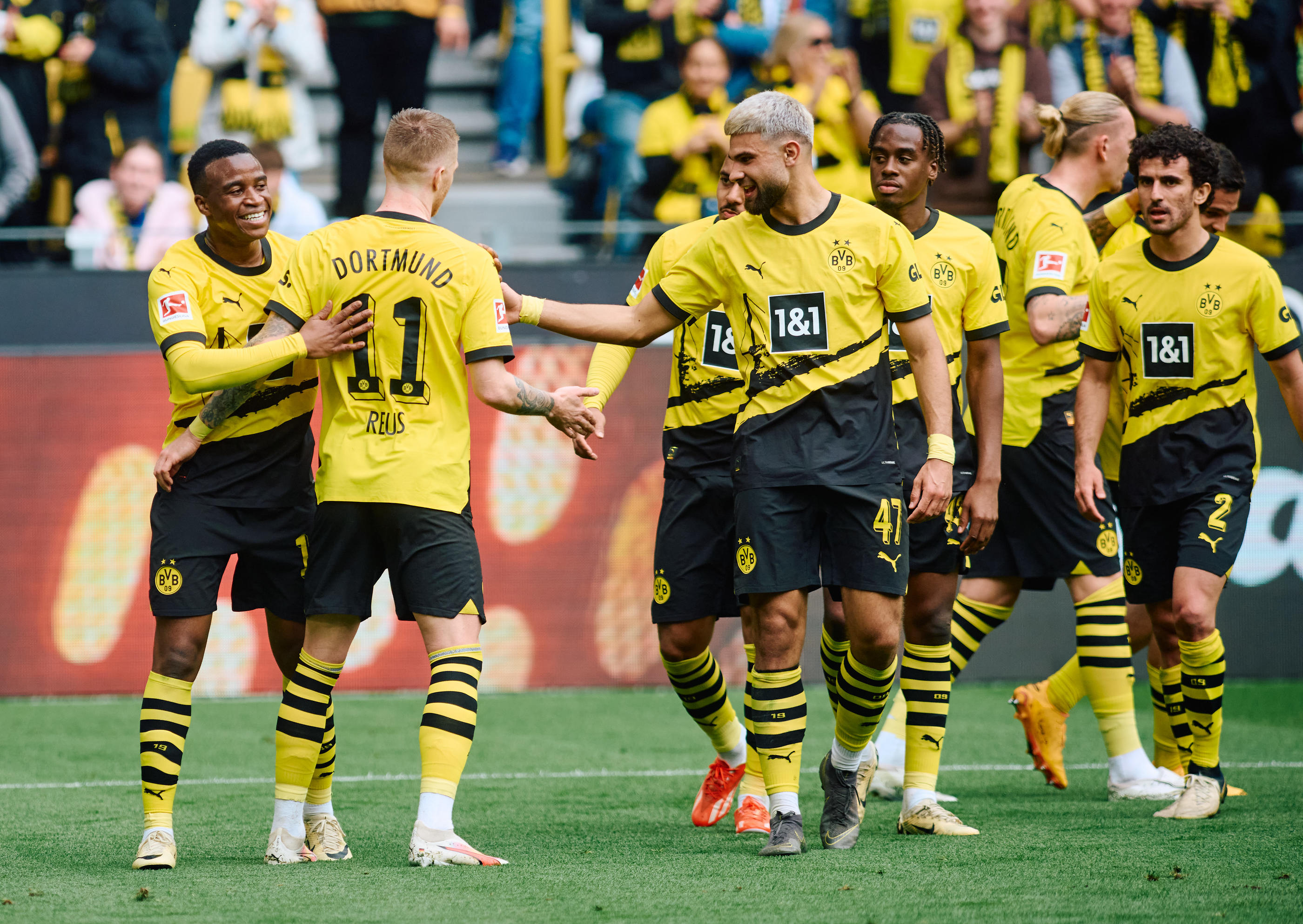 Dortmund a fait le plein de confiance contre Augsbourg, ce samedi, notamment grâce aux buts de Youssoufa Moukoko et de Marco Reus (B. Thissen / Icon sport).