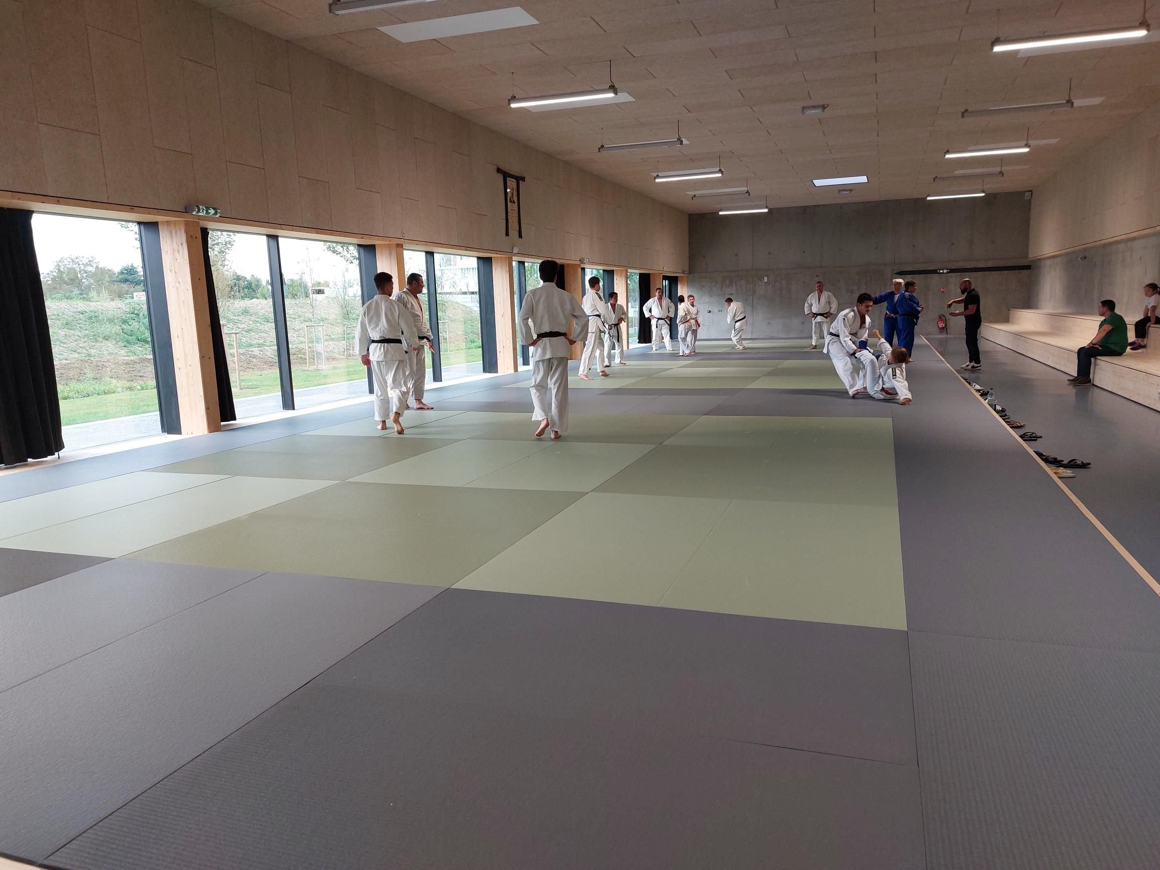 Cormeilles -en-Parisis (Val-d'Oise), le samedi 16 septembre. Le nouveau complexe sportif Gilles-Boutantin comprend notamment un dojo et diverses salles pouvant accueillir des sports collectifs. LP/Christophe Lefevre.