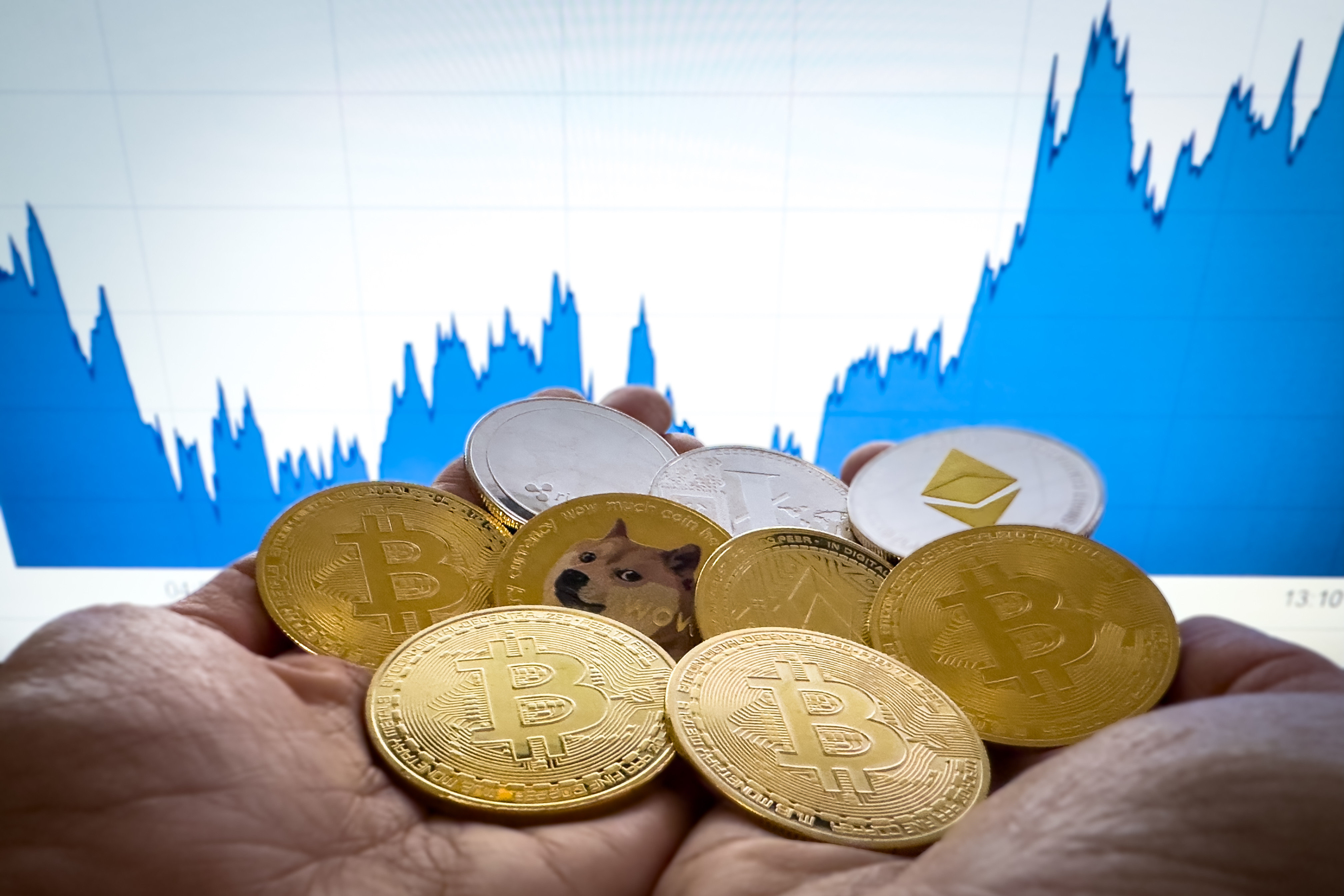 Le Bitcoin dépasse les 100 000 dollars pour la première fois depuis février  - Le Parisien