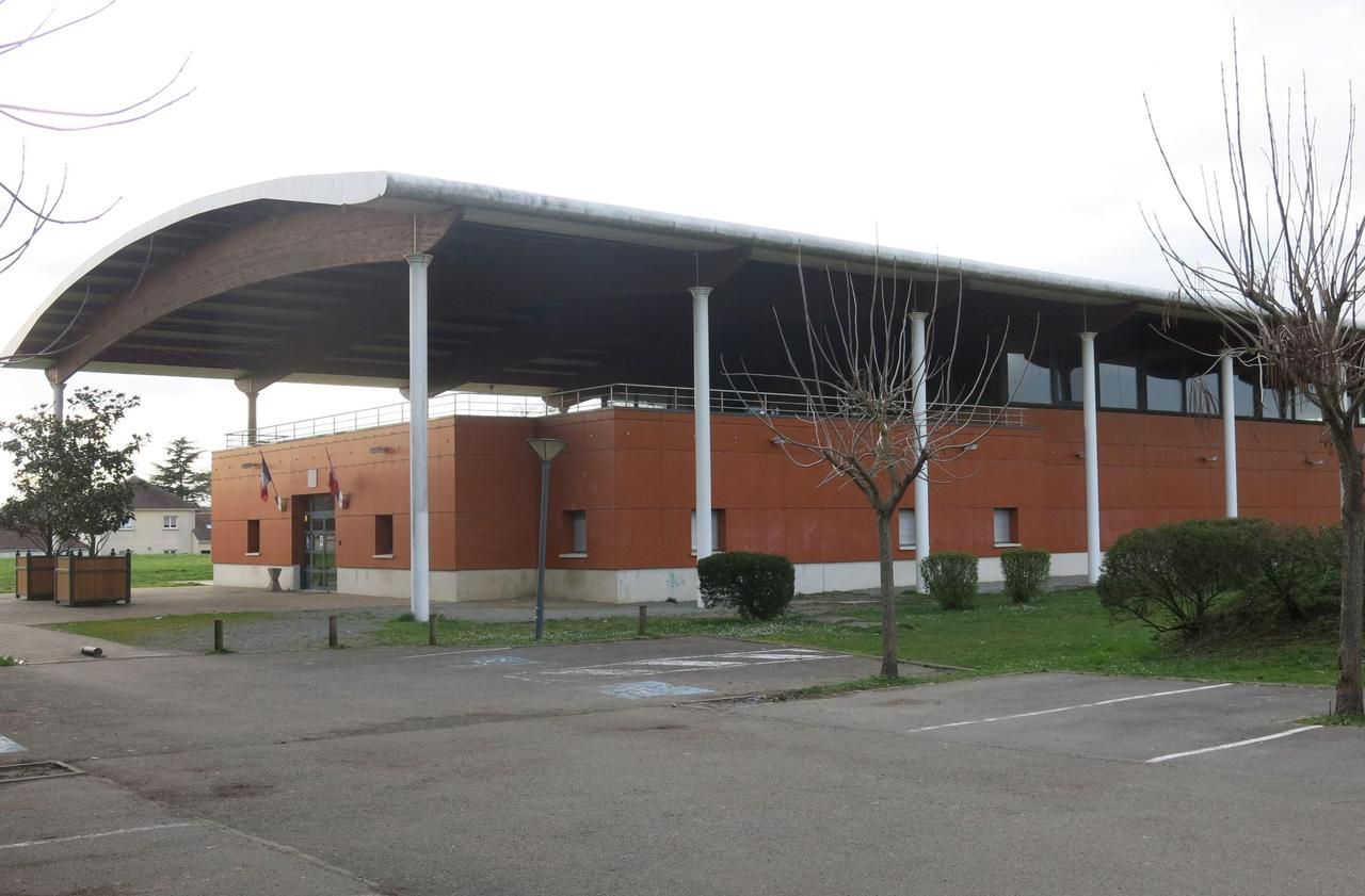 <b></b> Ozoir-la-Ferrière, le 5 avril. Le futur dojo s’élèvera juste derrière le gymnase de la Brèche aux Loups. Le parking sera aussi agrandi.