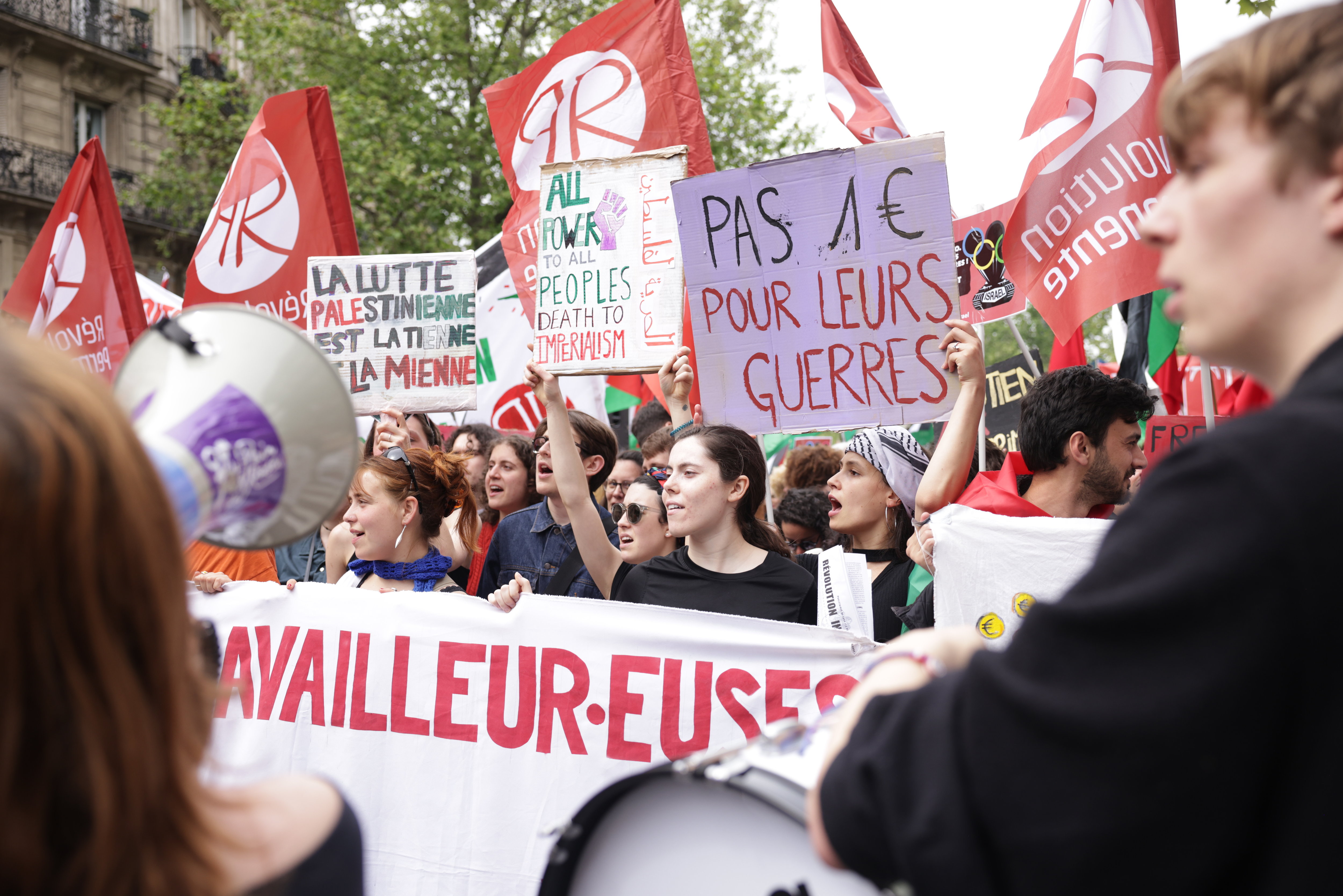 Des dizaines de milliers de personnes ont manifesté dans toute la France pour de meilleures conditions salariales et pour la paix lors de ce 1er Mai 2024. LP/Olivier Arandel