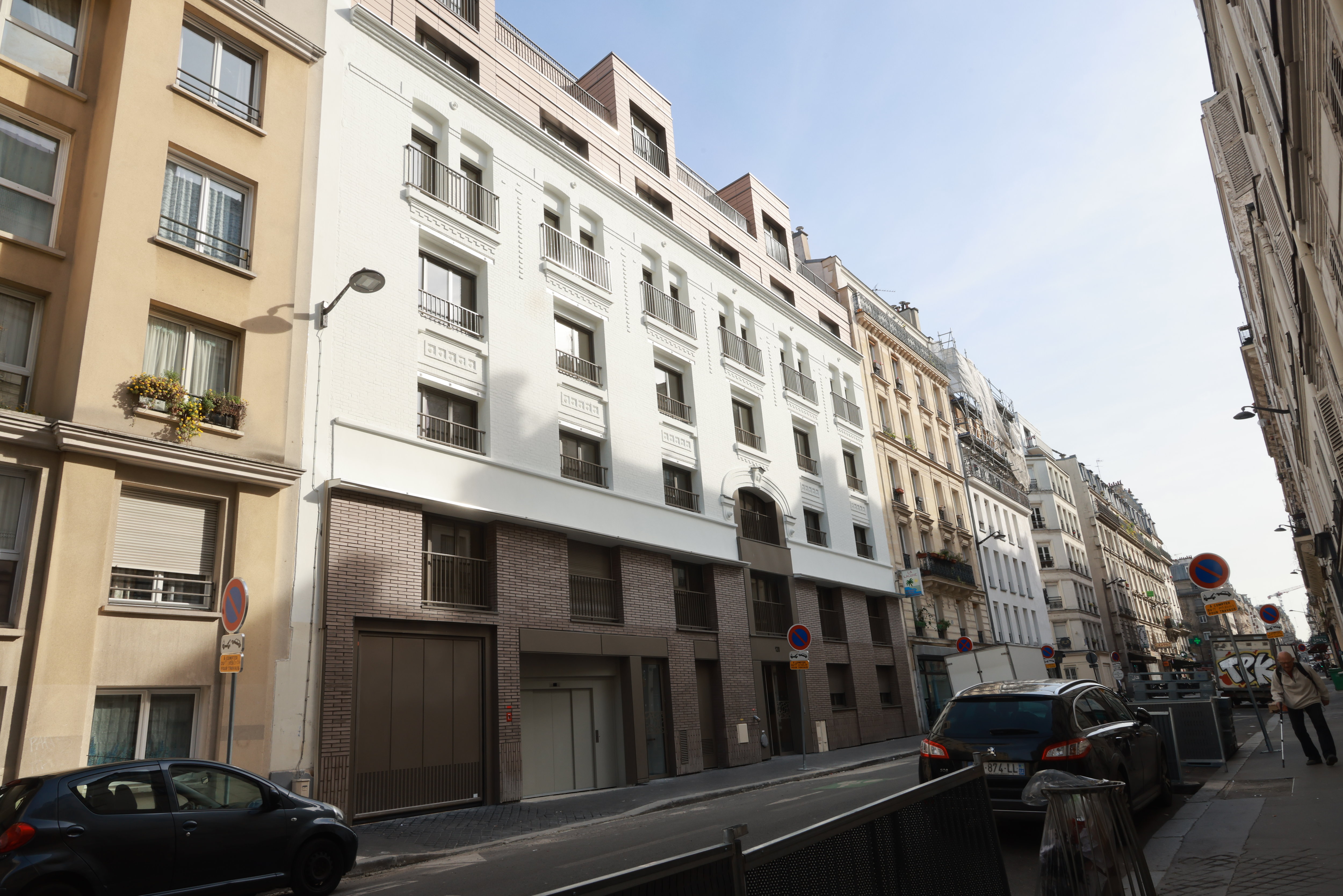Paris, rue de Clignancourt (XVIIIe). Cet ancien garage Peugeot a été transformé en 47 logement sociaux. Les premiers locataires vont emménager ce mois d'avril. LP/Philippe Lavieille