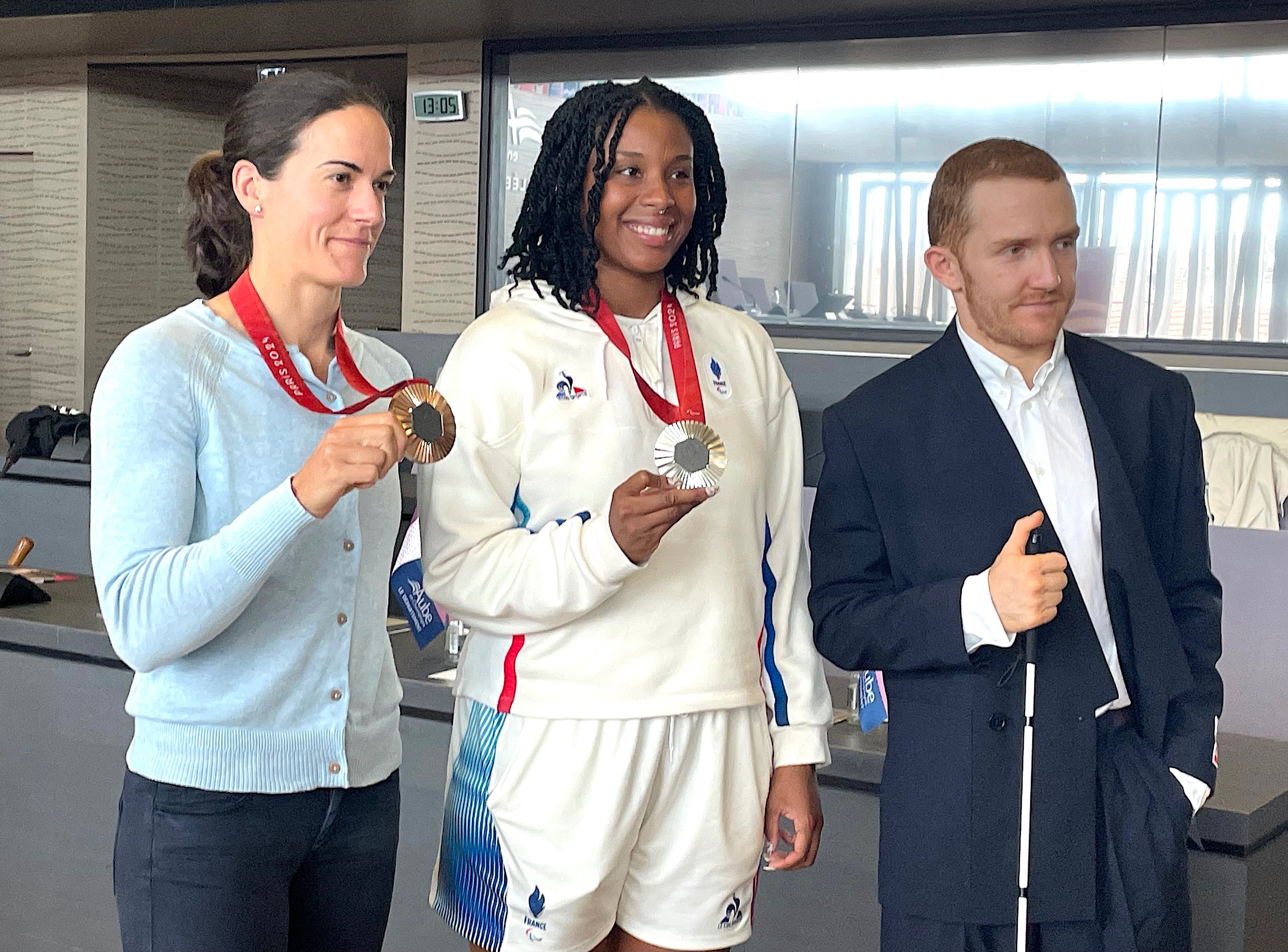 Margot Boulet avec la médaille de bronze en para aviron, et Gloria Agblemagnon, avec la médaille d'argent au lancer du poids en para athlétisme, ont fait briller les couleurs de  l'aube aux Jeux paralympiques de Paris 2024. Anatole Rubin, judoka malvoyant, était aussi de la partie mais est rentré sans médaille de ses premiers Jeux./LP/Stéphane Magnoux