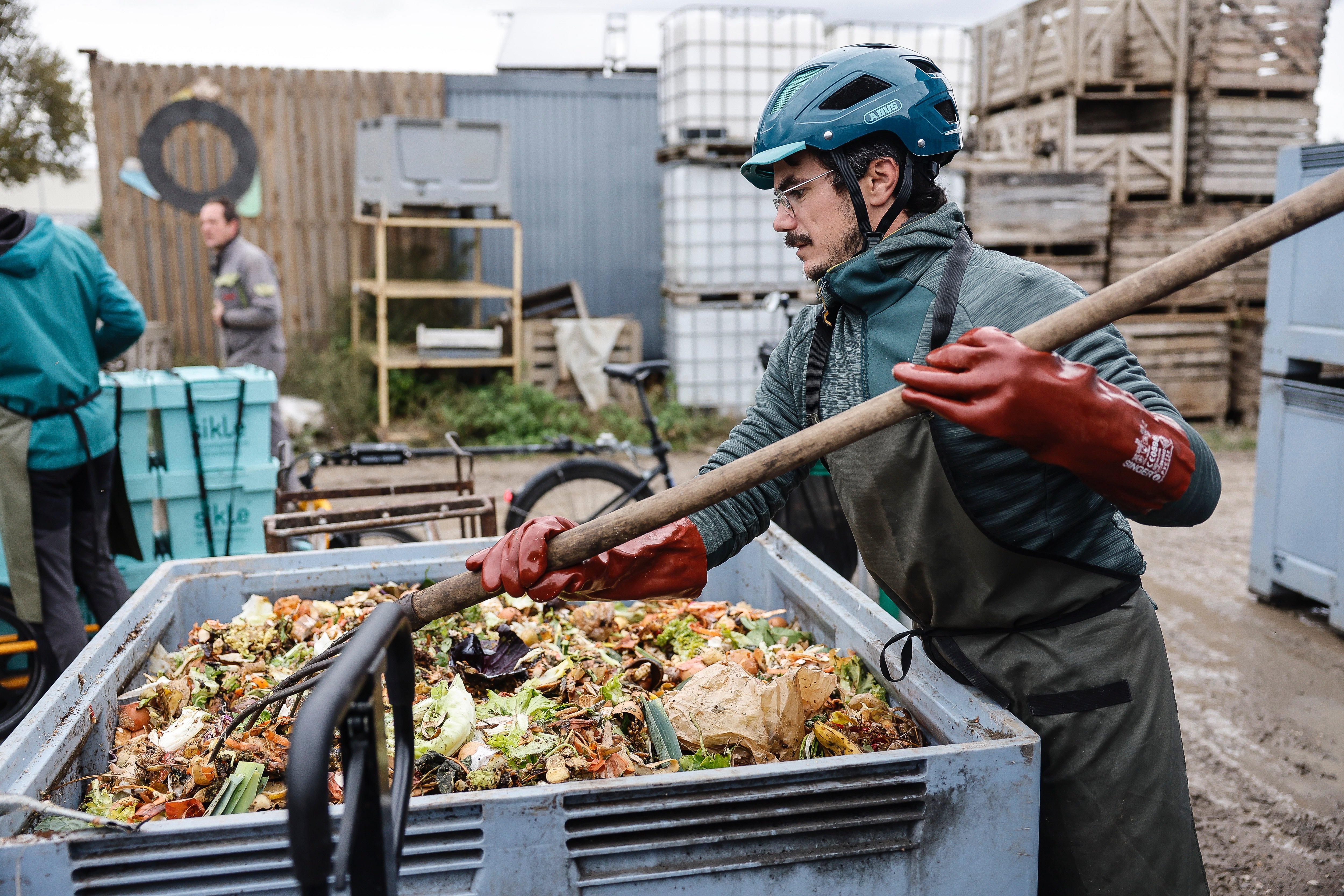 Des poubelles-paniers de basket installées au Havre pour mieux ramasser les  déchets - Le Parisien